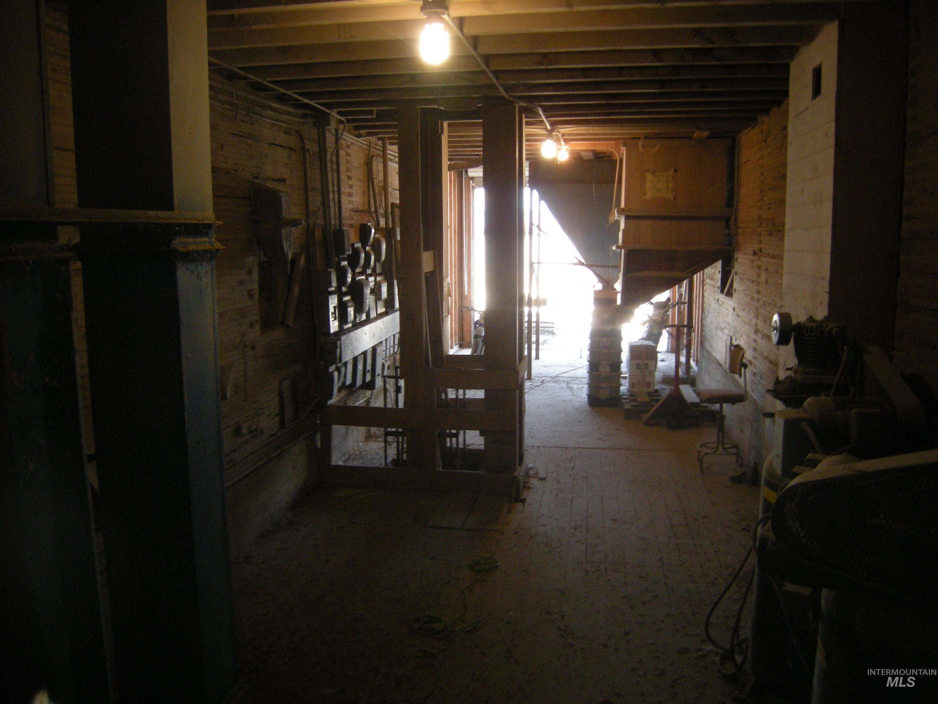Appr. 401 Main St. Property Photo 23