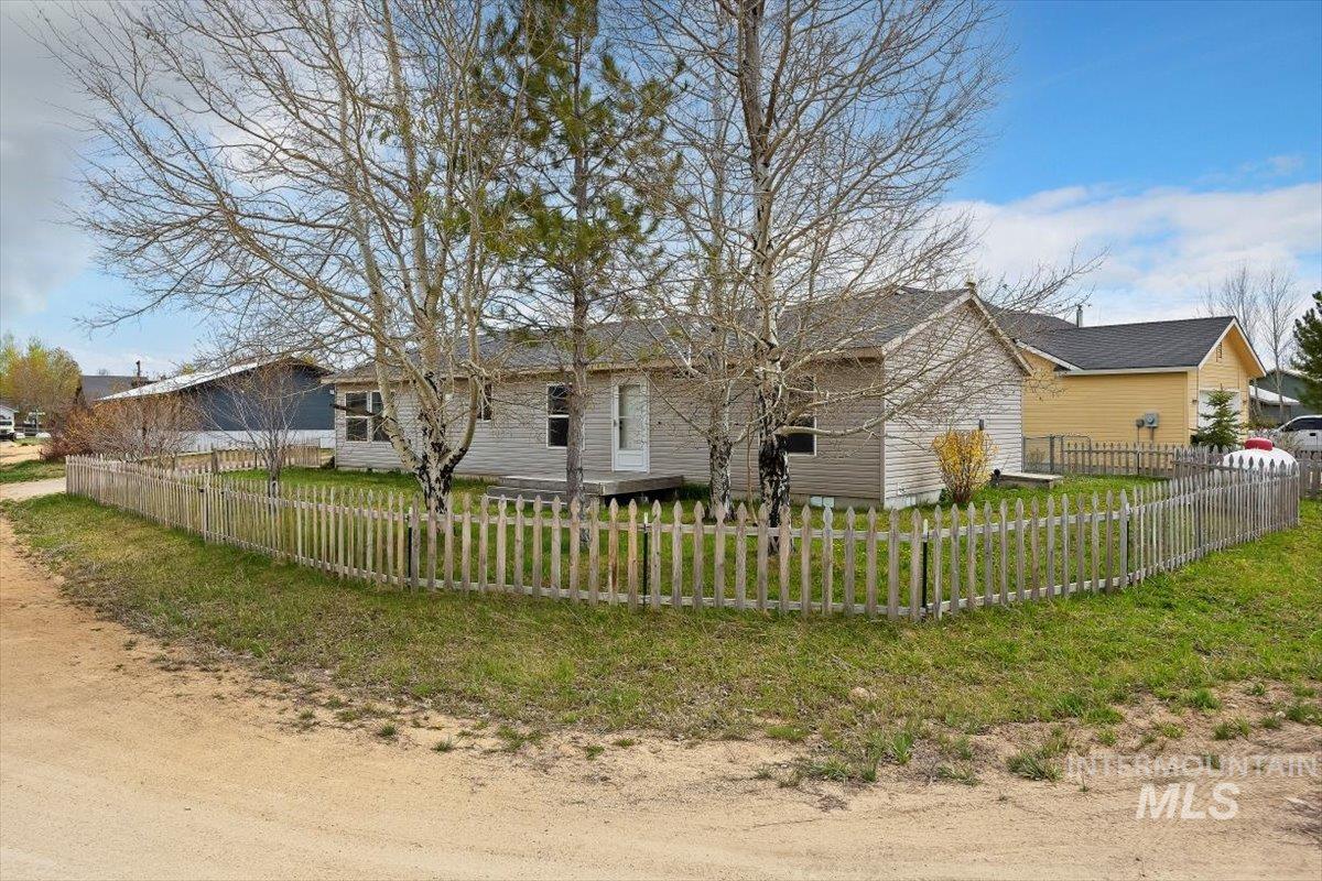 932 5th Property Photo 1