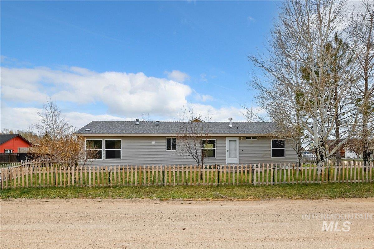 932 5th Property Photo 3
