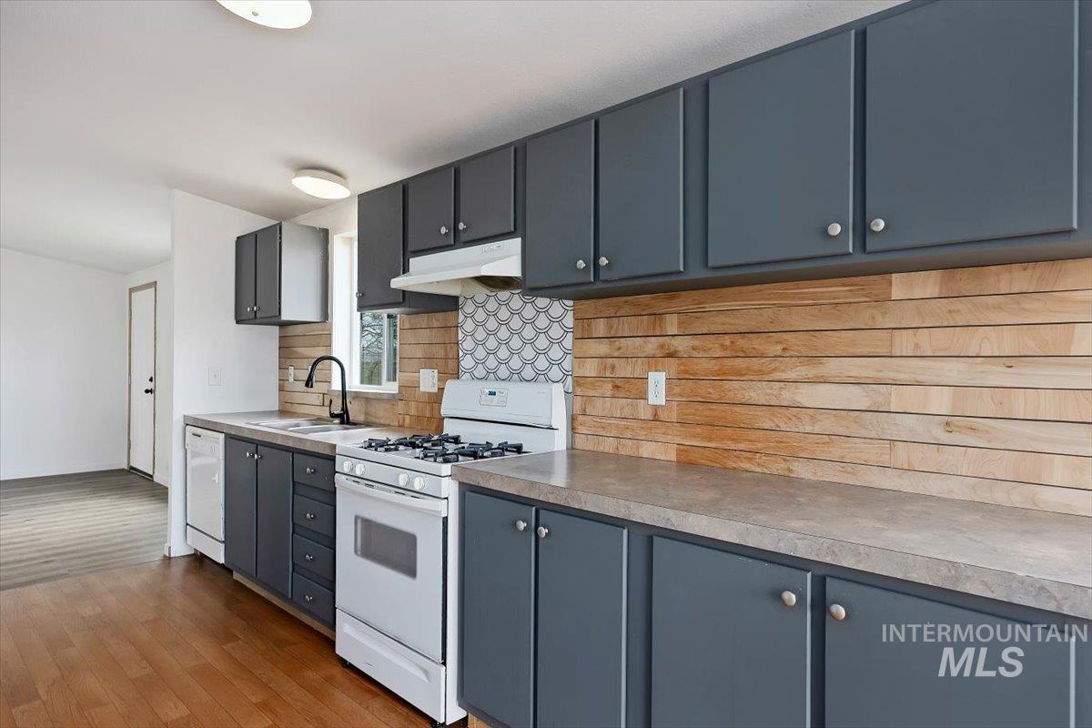 932 5th Property Photo 5