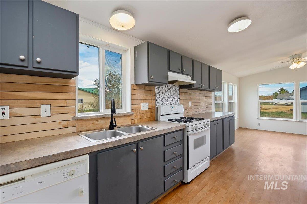 932 5th Property Photo 6