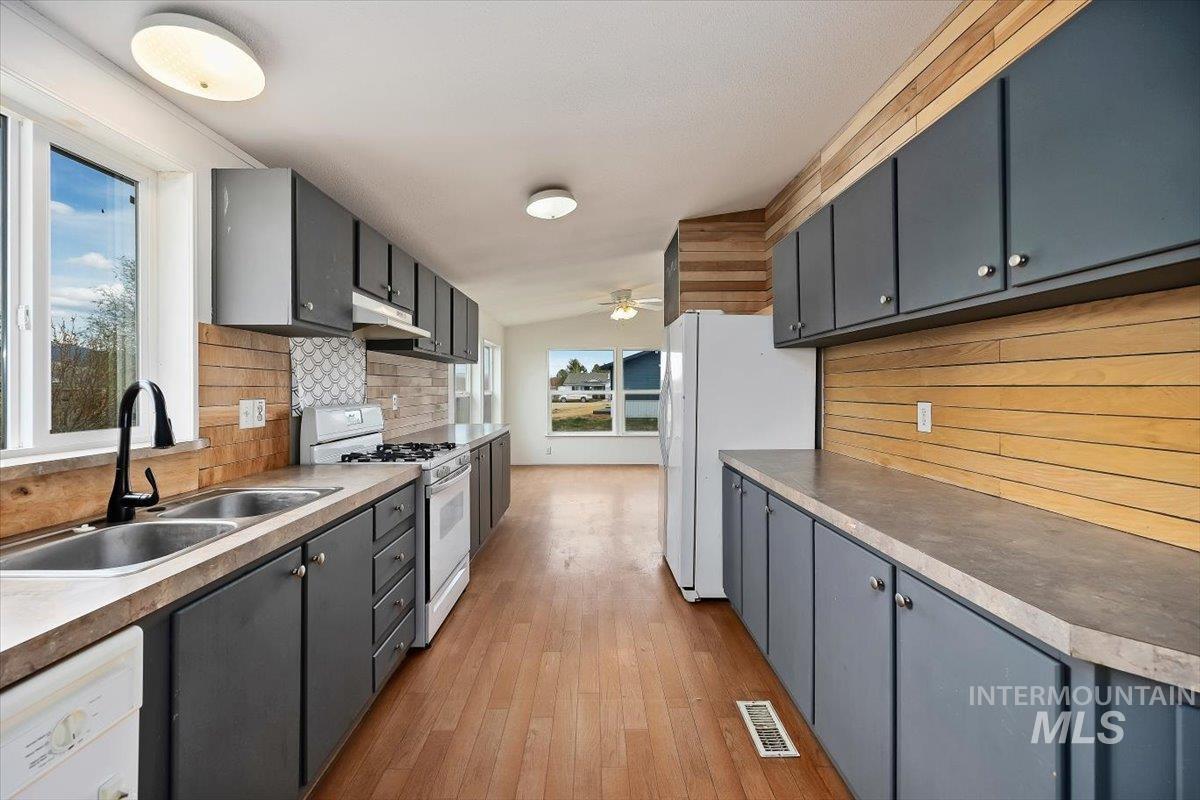 932 5th Property Photo 7