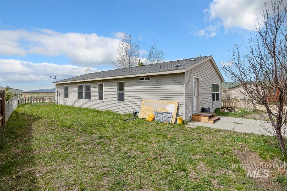 932 5th Property Photo 24