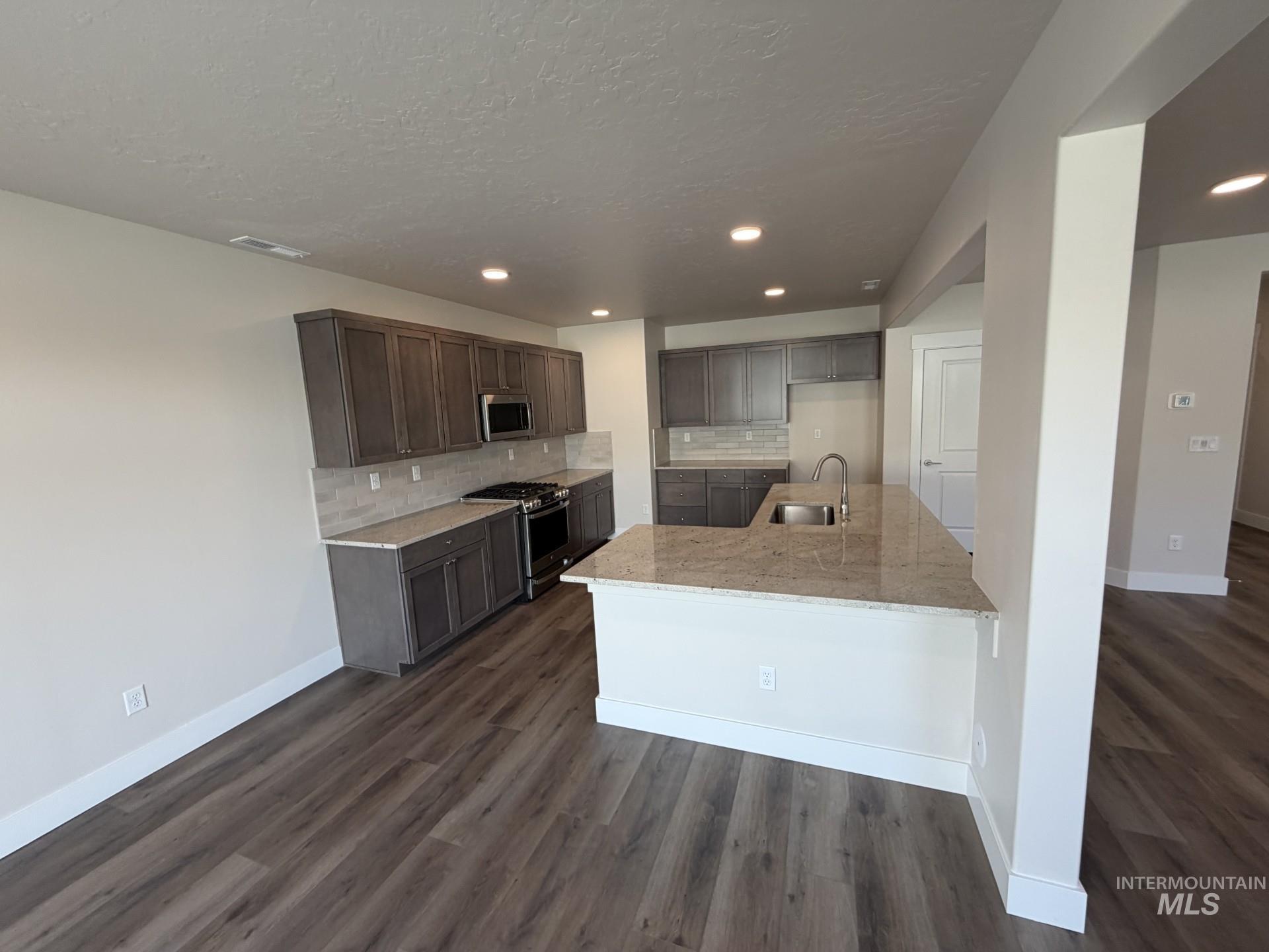 3062 N Lake Moreno Pl. Property Photo 2