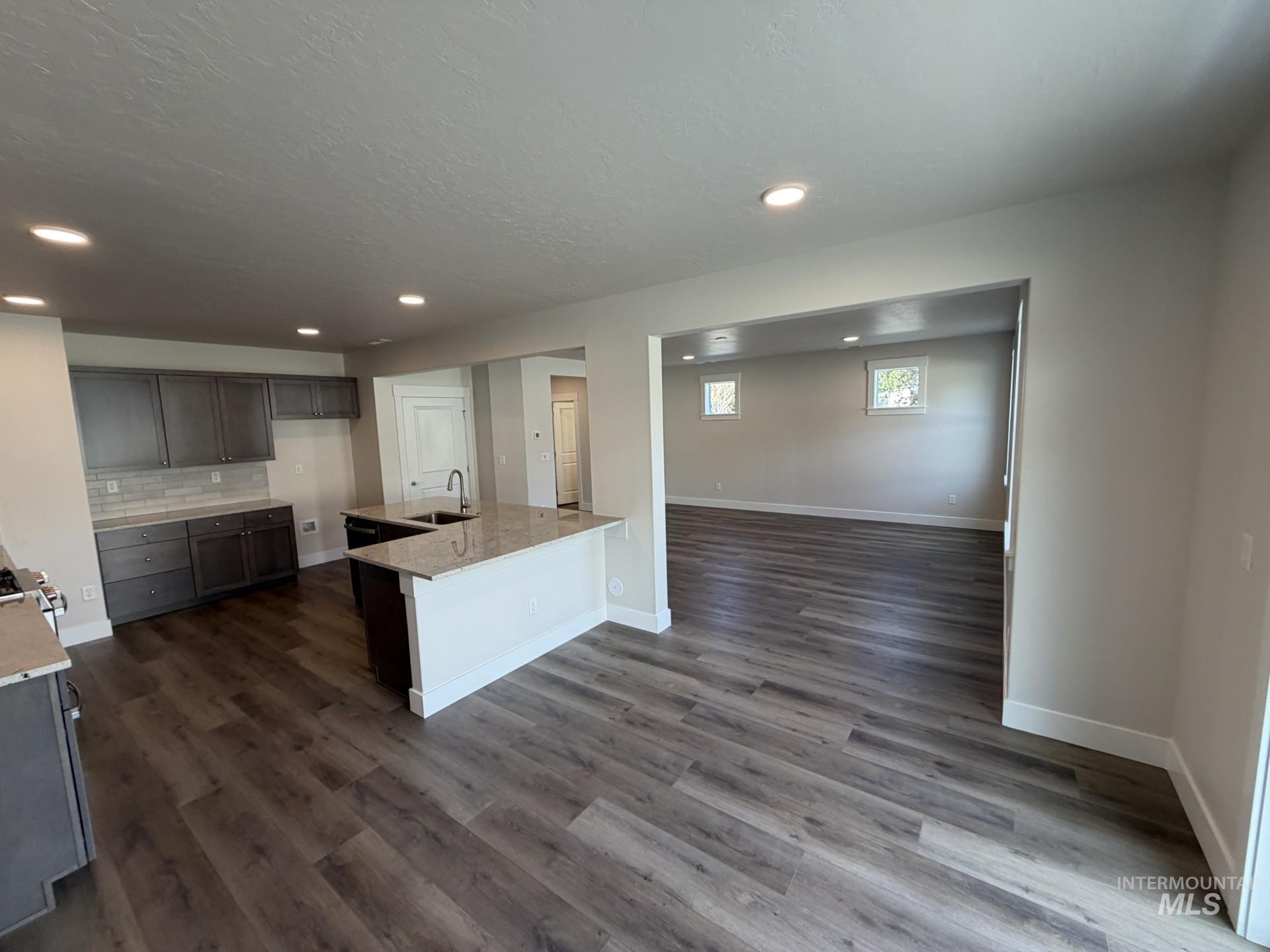 3062 N Lake Moreno Pl. Property Photo 3