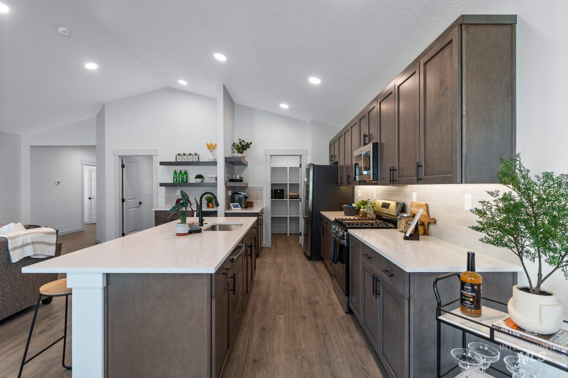 3556 E Fitz Roy St. Property Photo 4