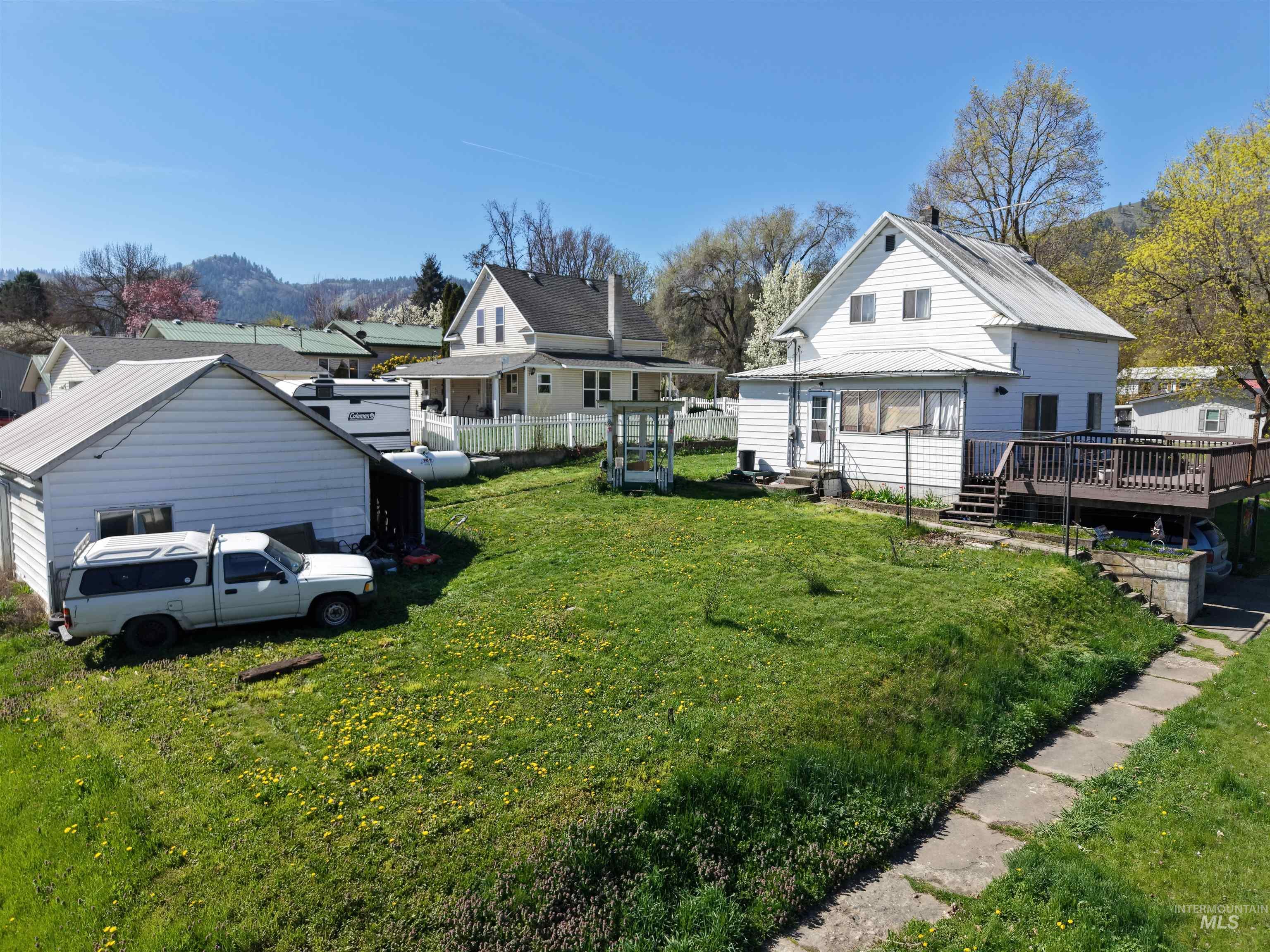 503 Maple Property Photo 1
