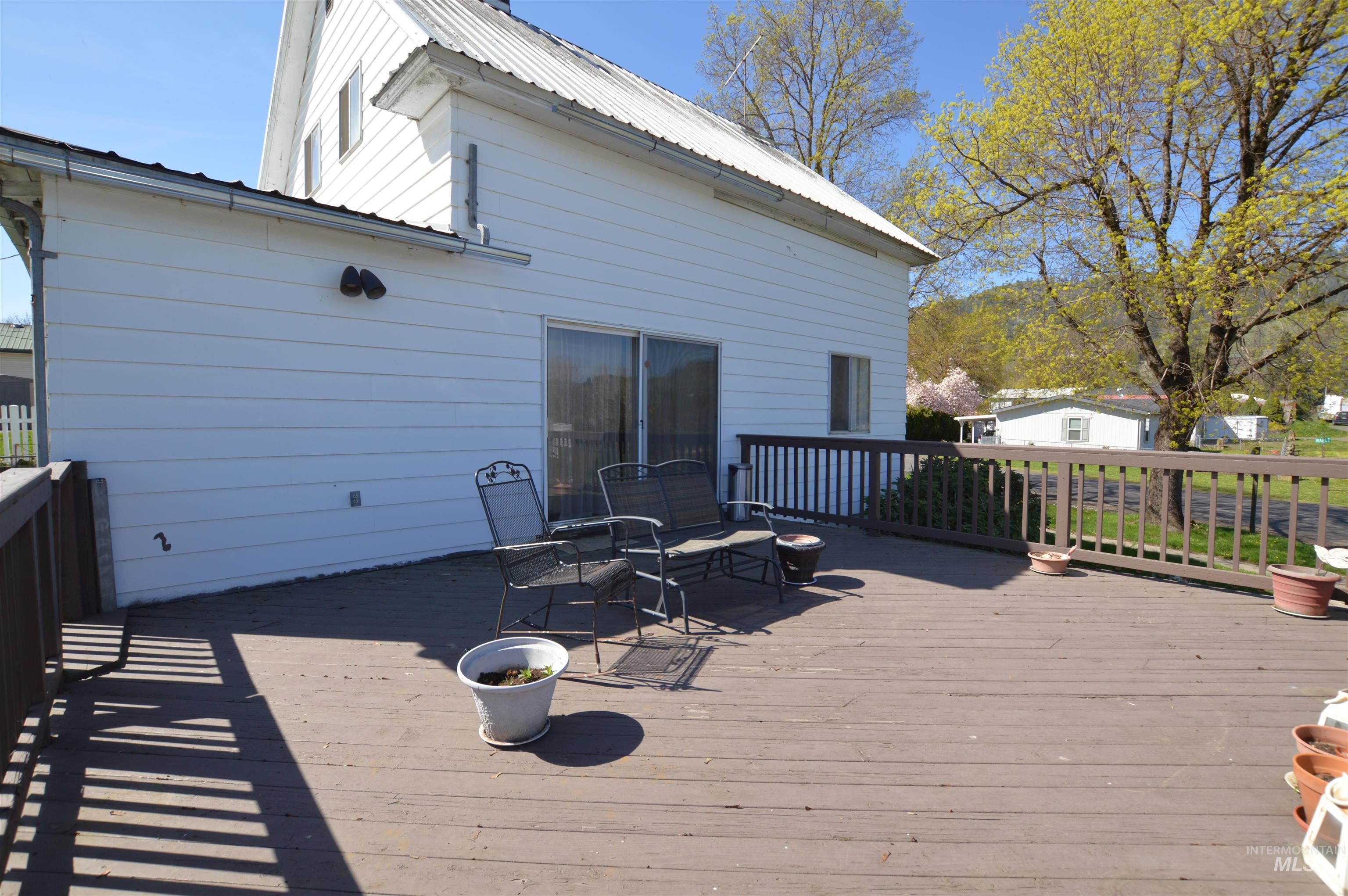 503 Maple Property Photo 12