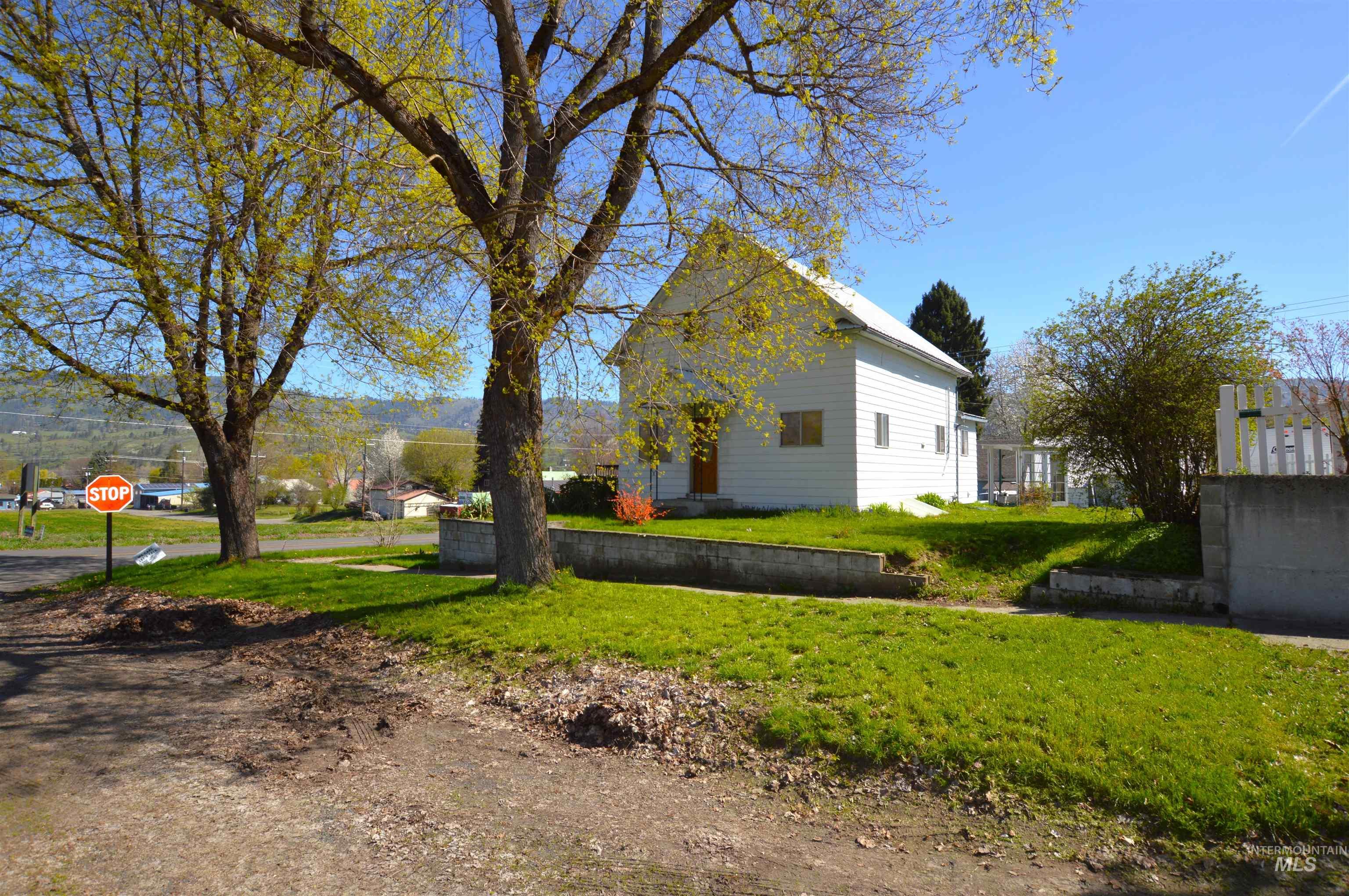 503 Maple Property Photo 33