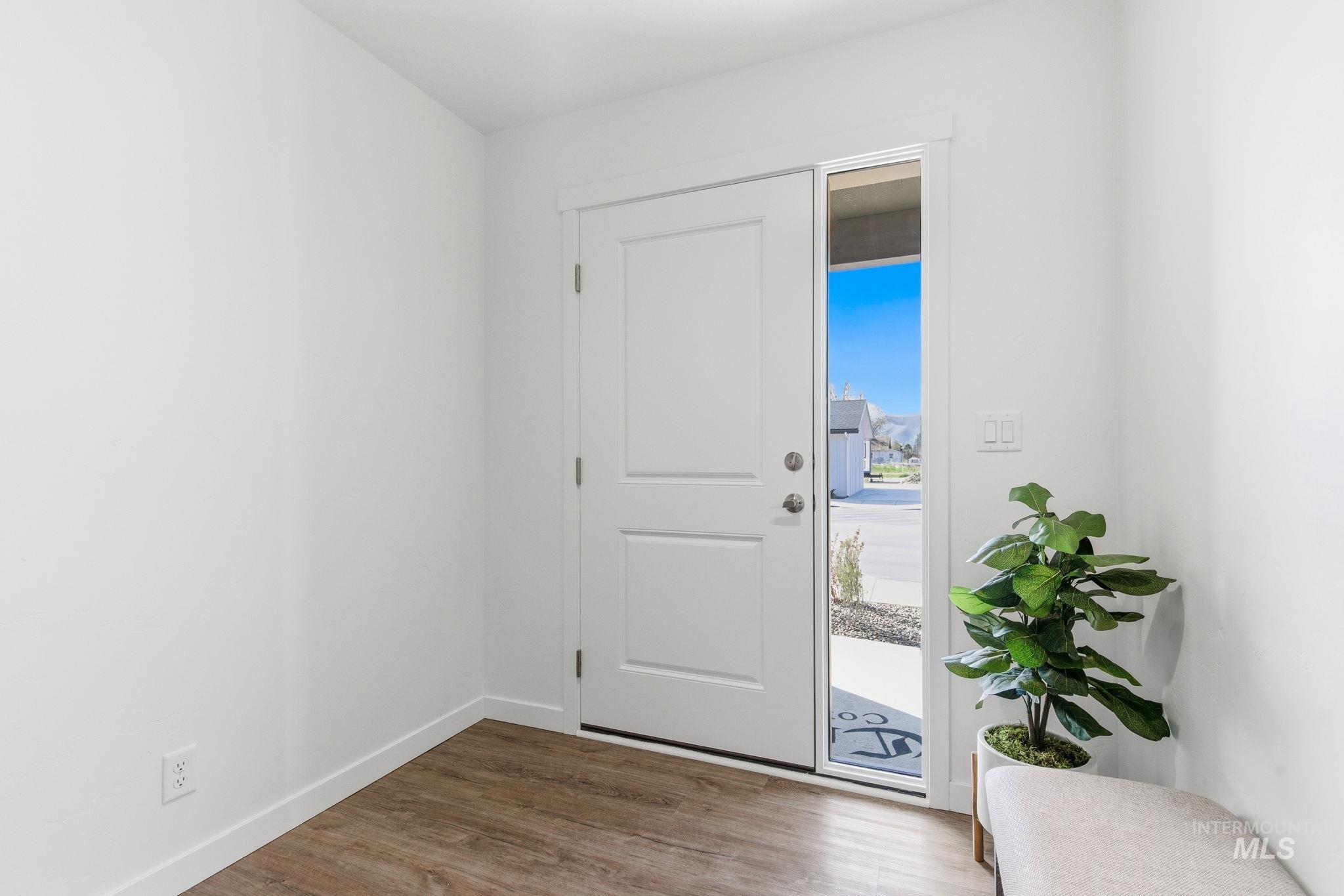 520 Diamond Ln. Property Photo 3