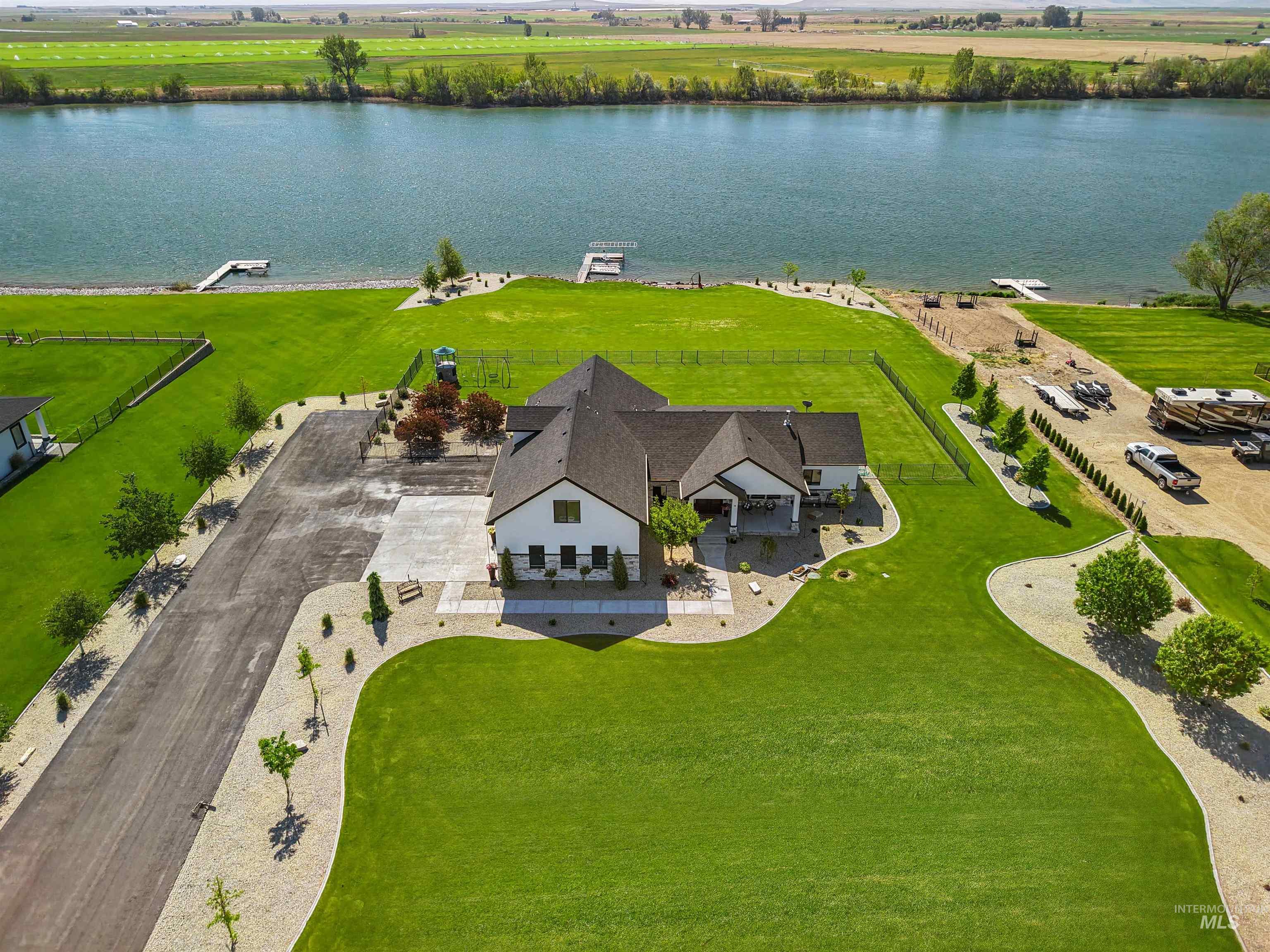 16 Skyline Property Photo 1