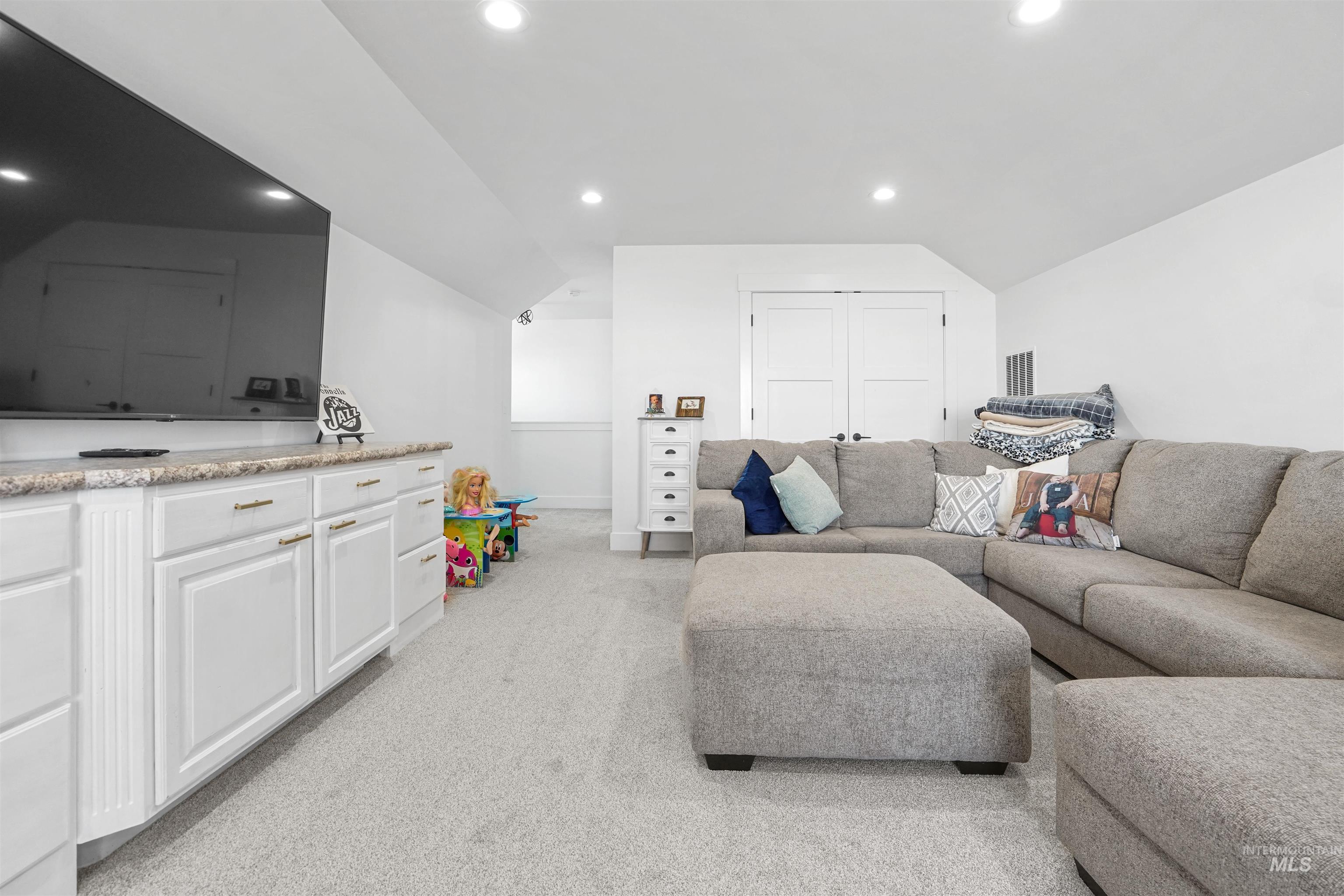 16 Skyline Property Photo 26