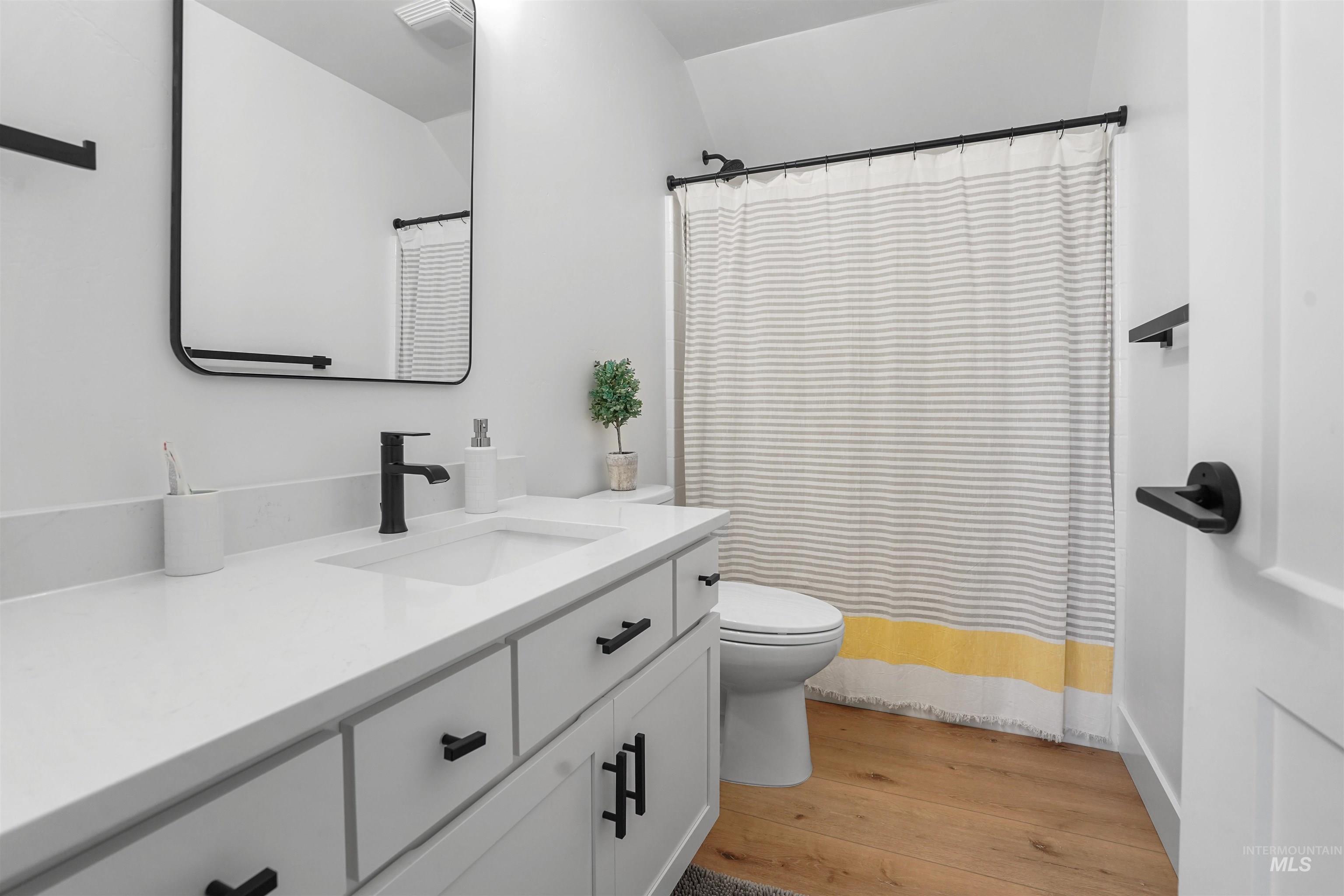 16 Skyline Property Photo 27