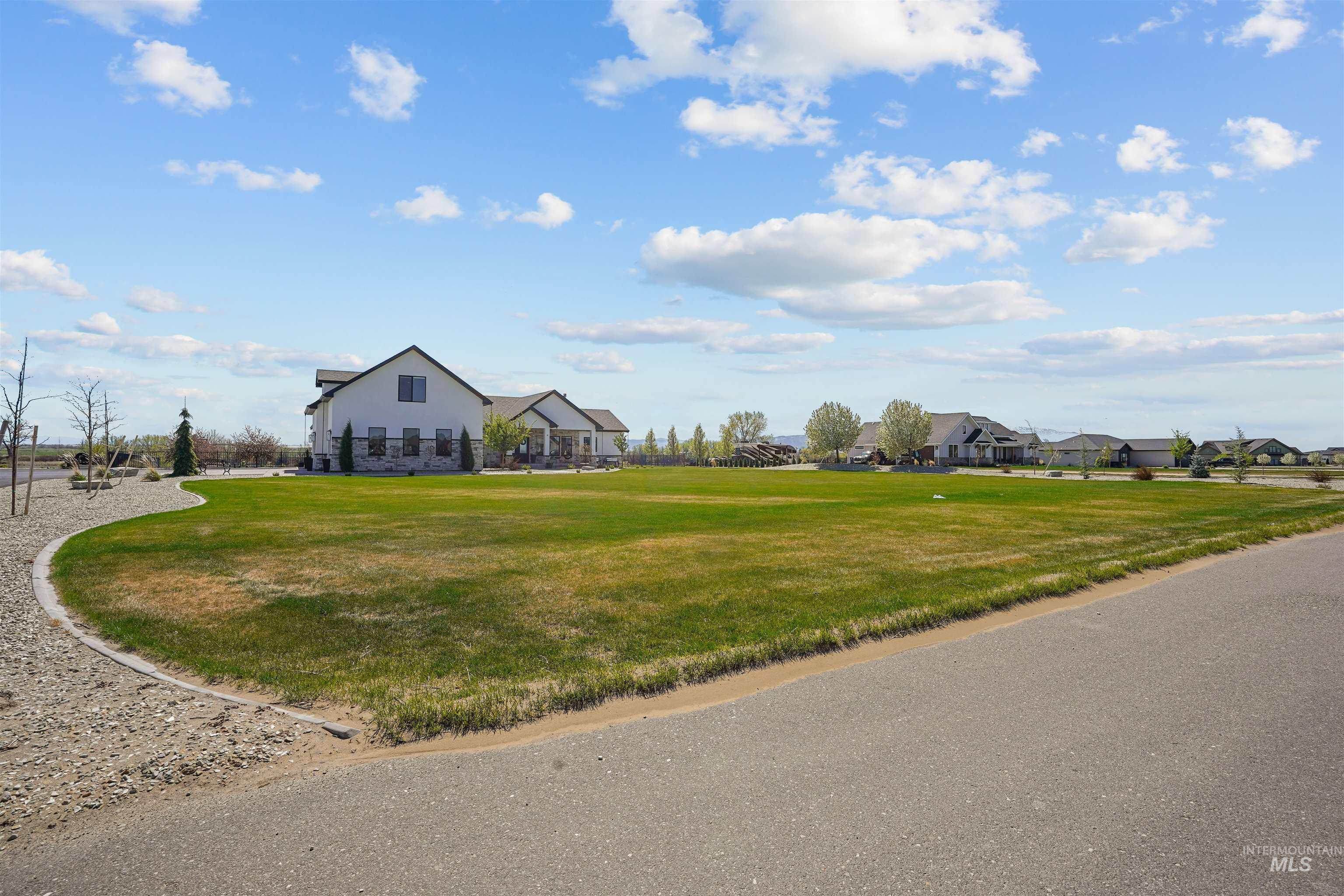 16 Skyline Property Photo 33