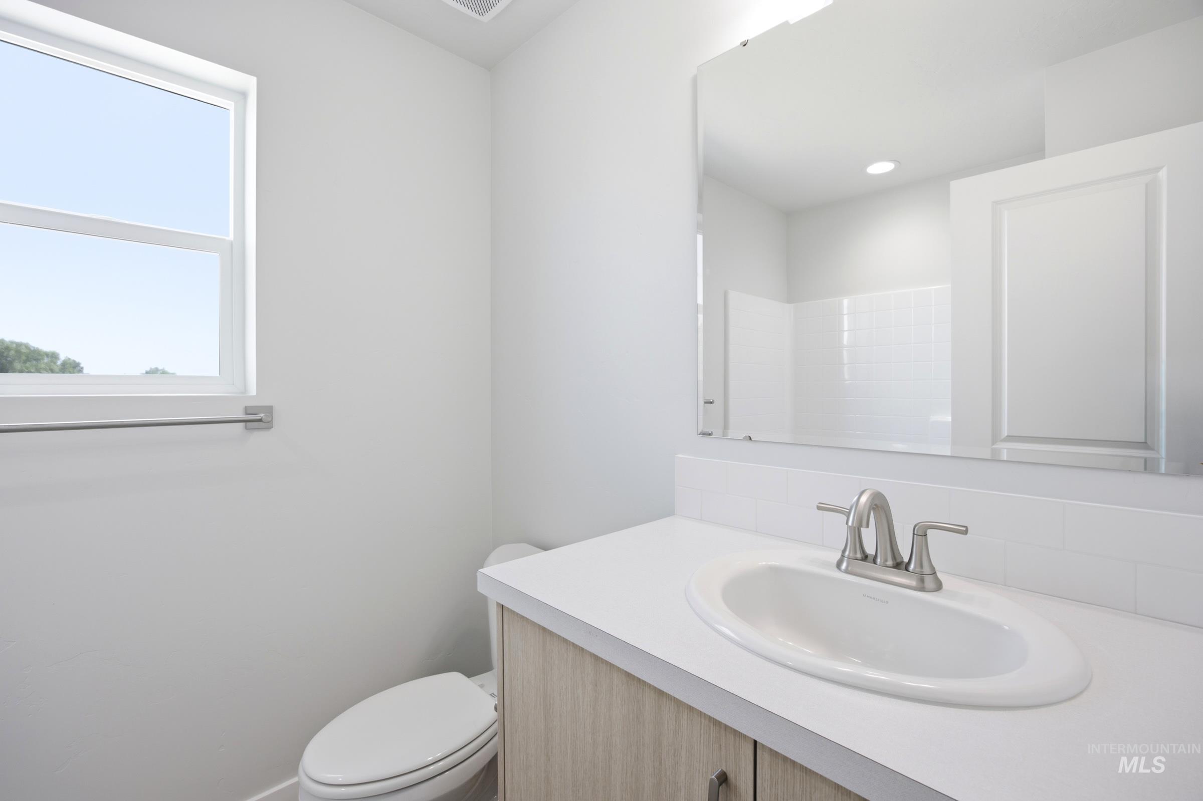 976 Thunderbolt St Property Photo 14