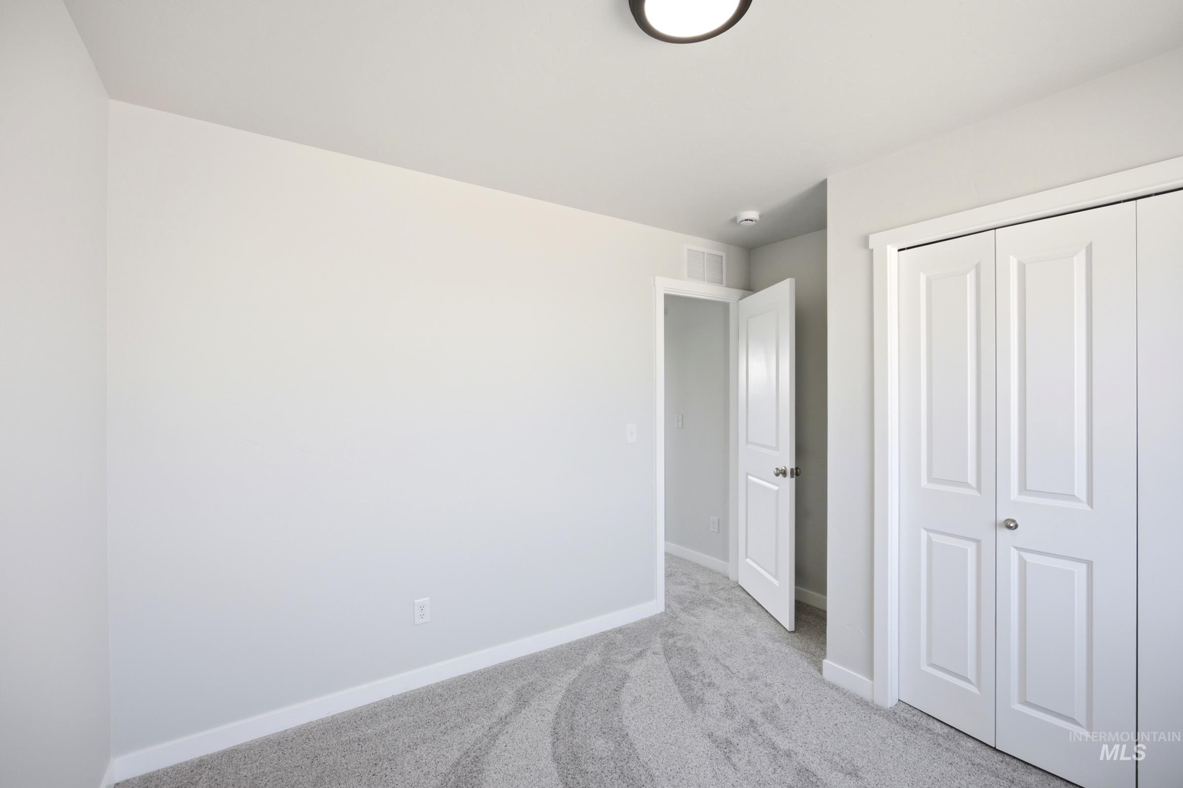 976 Thunderbolt St Property Photo 16