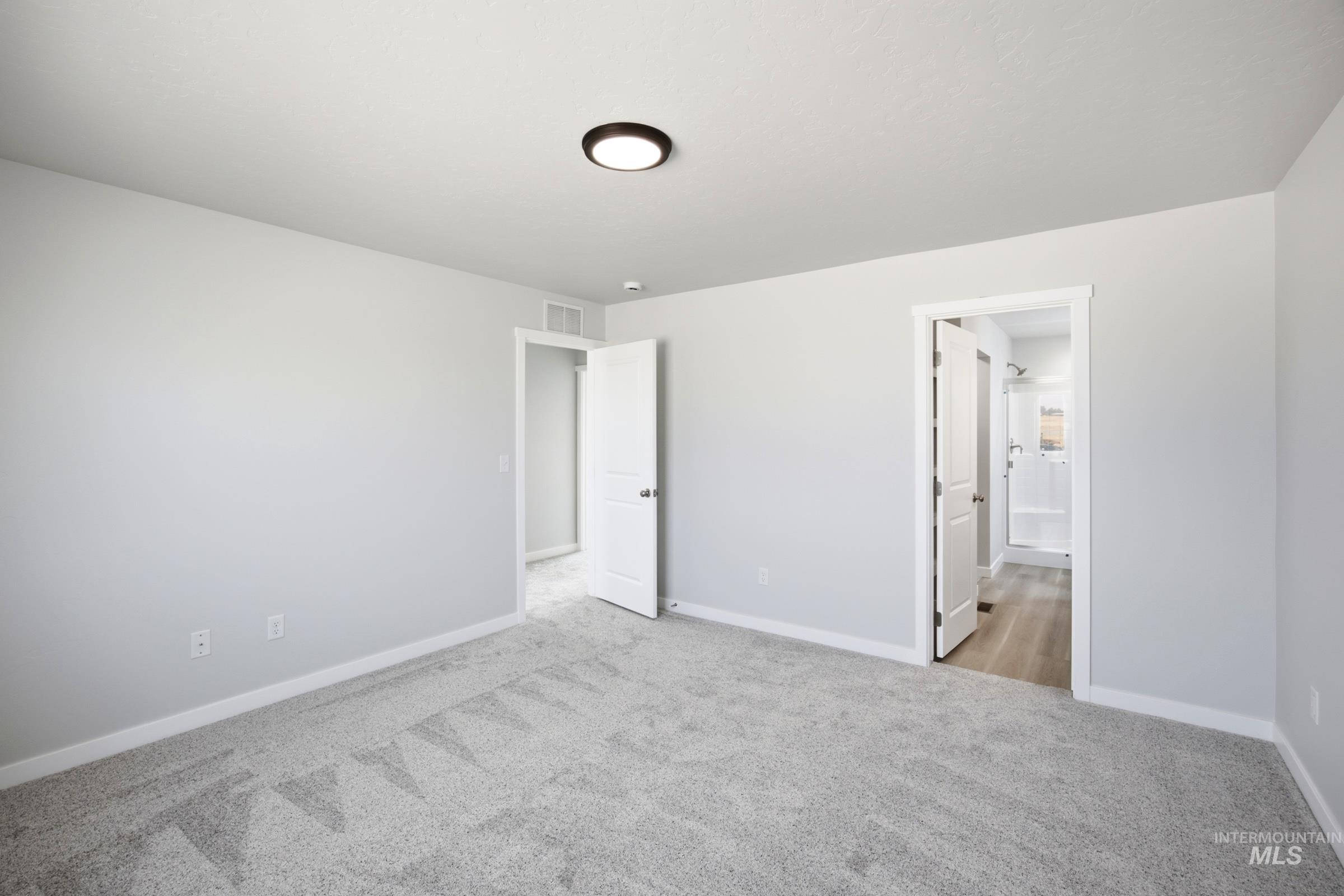 976 Thunderbolt St Property Photo 18