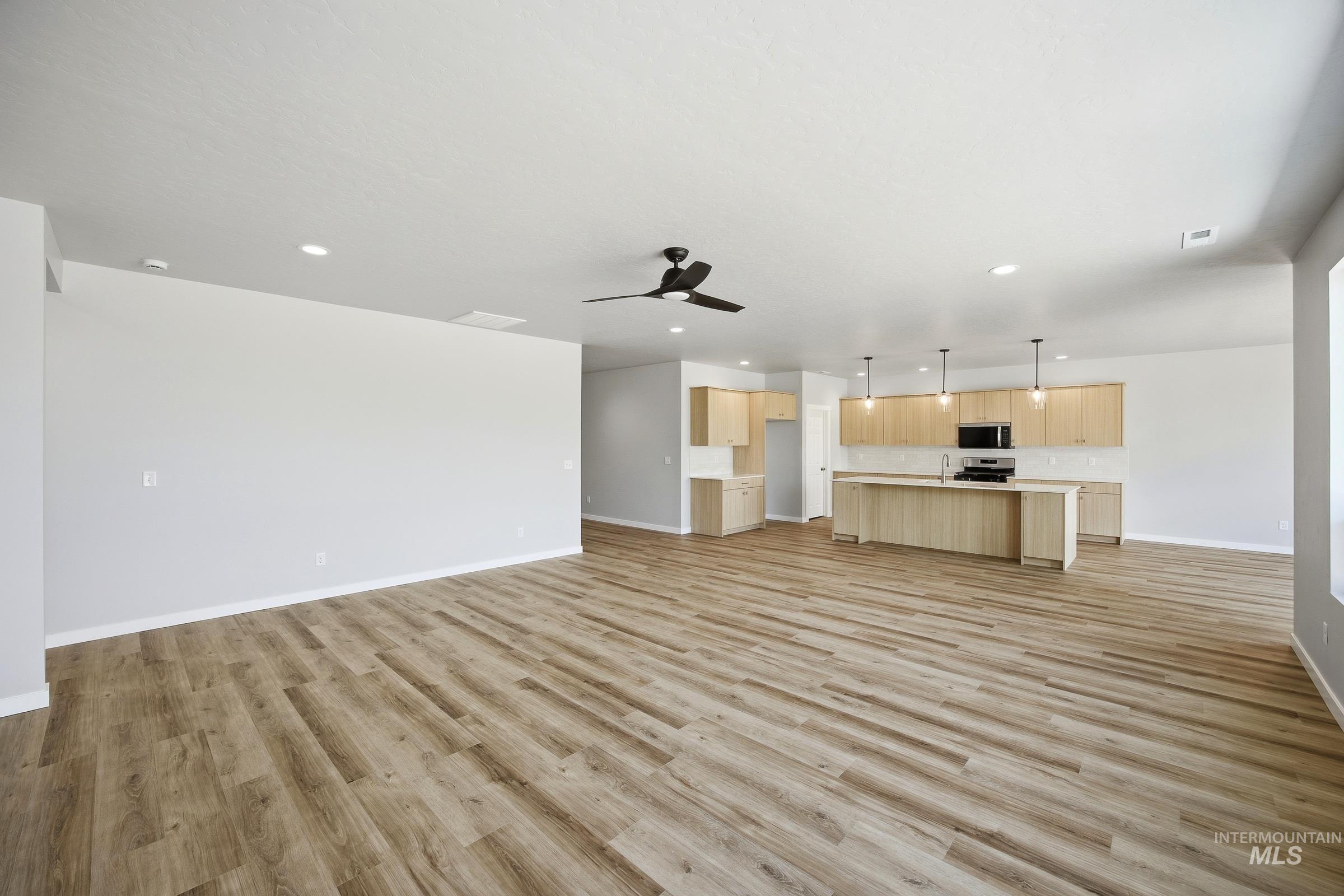 1038 W Cub River Dr Property Photo 10