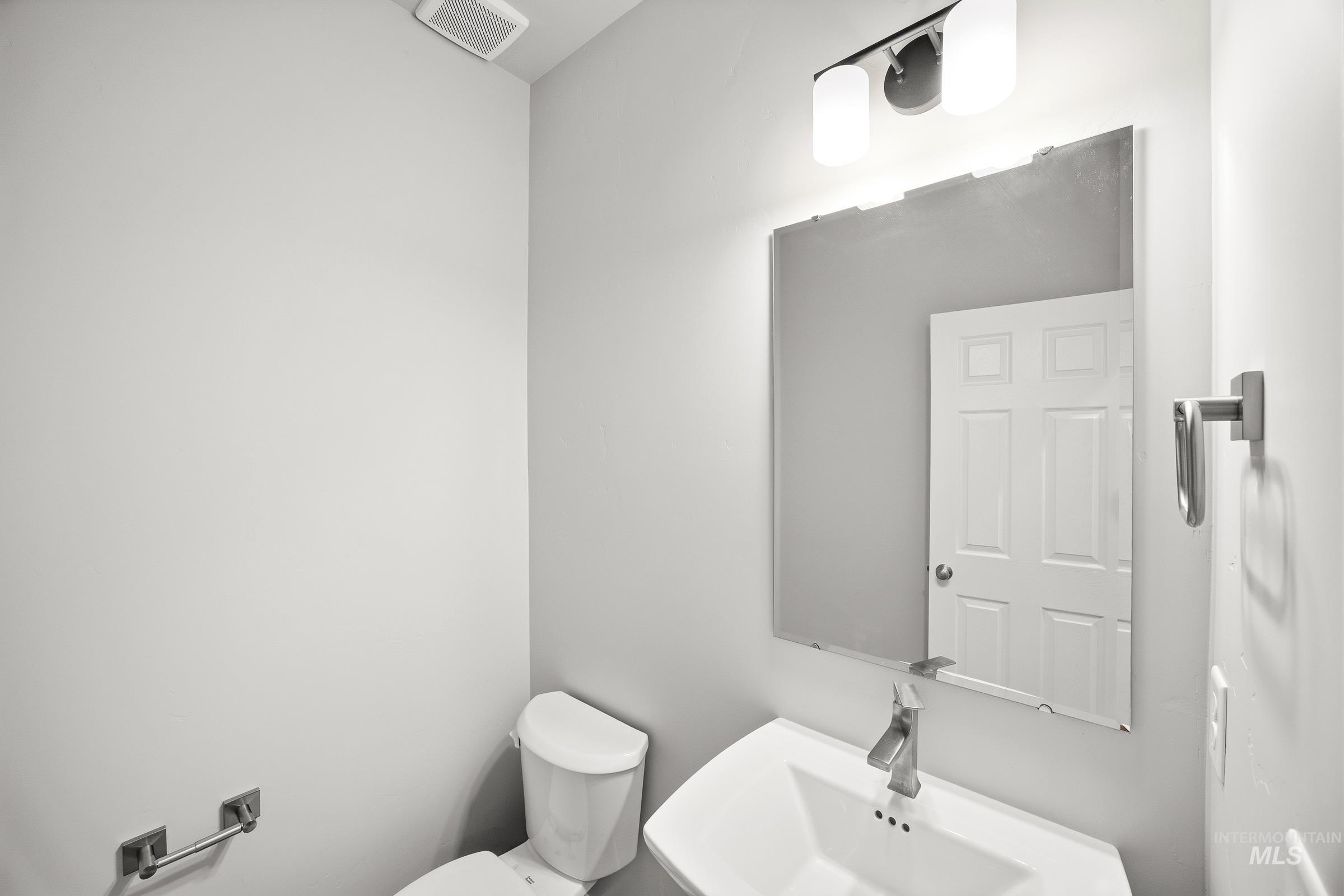 1038 W Cub River Dr Property Photo 15
