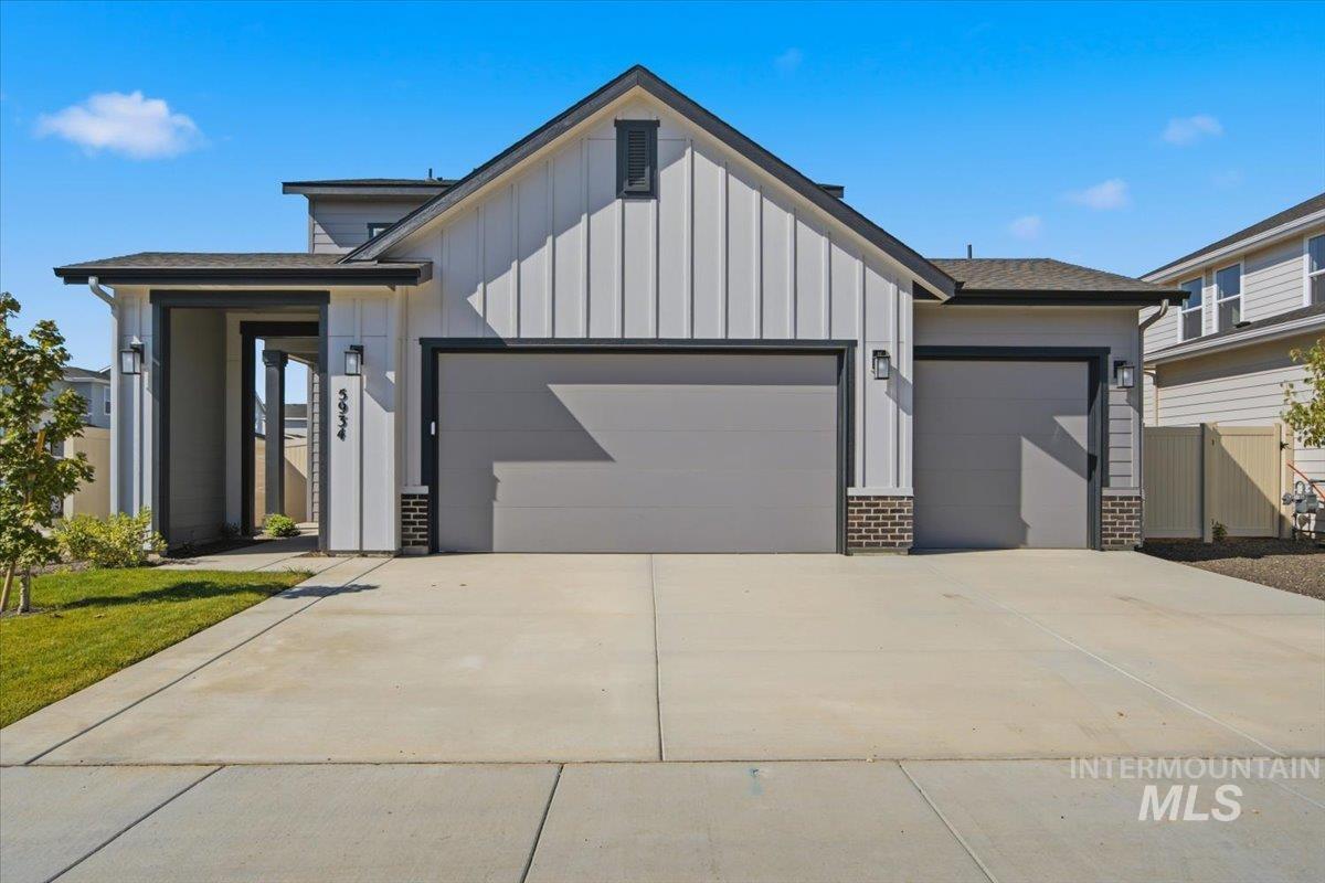 5934 W Parachute Dr. Property Photo 1