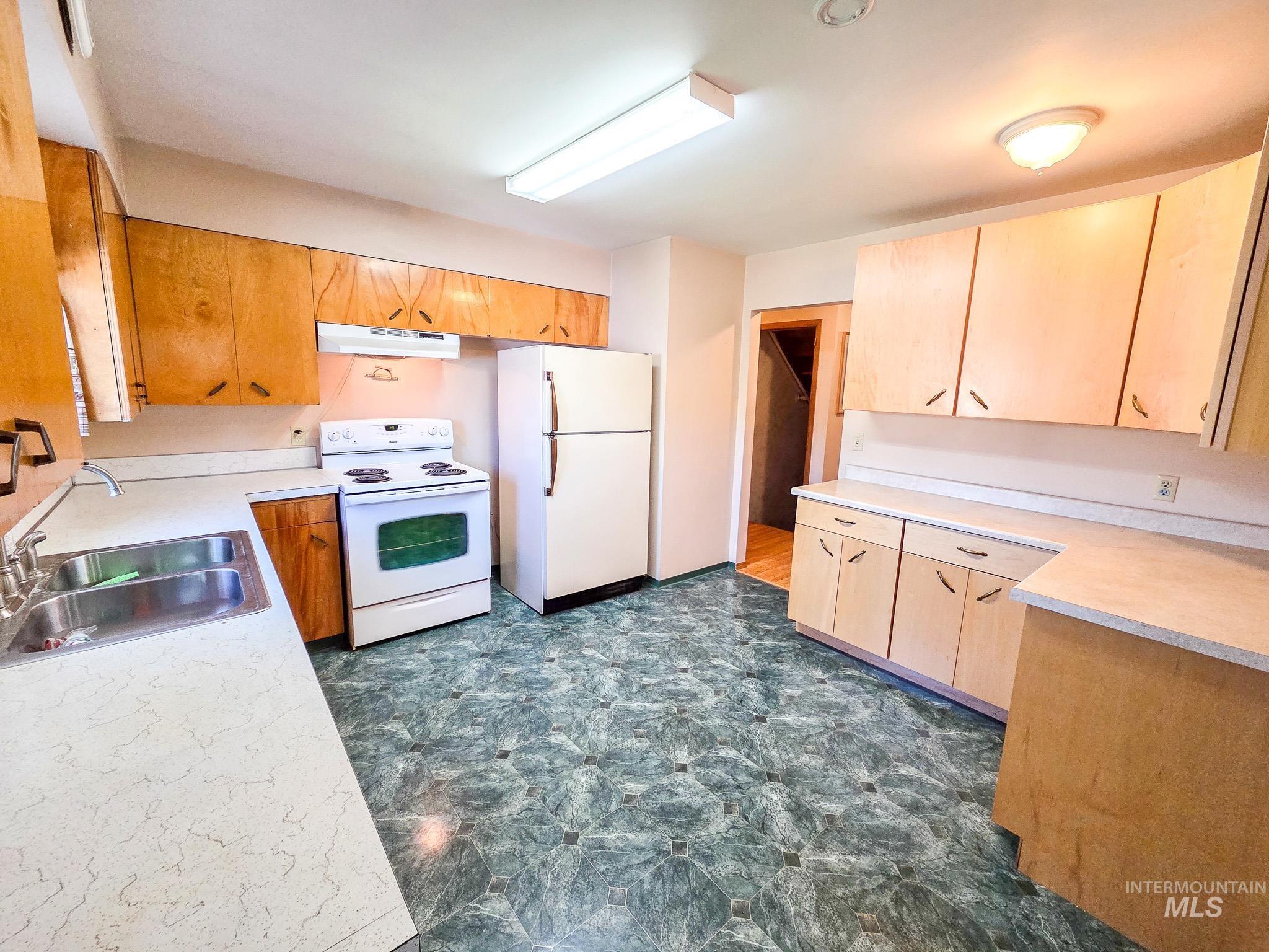 1043 Arlington Property Photo 7