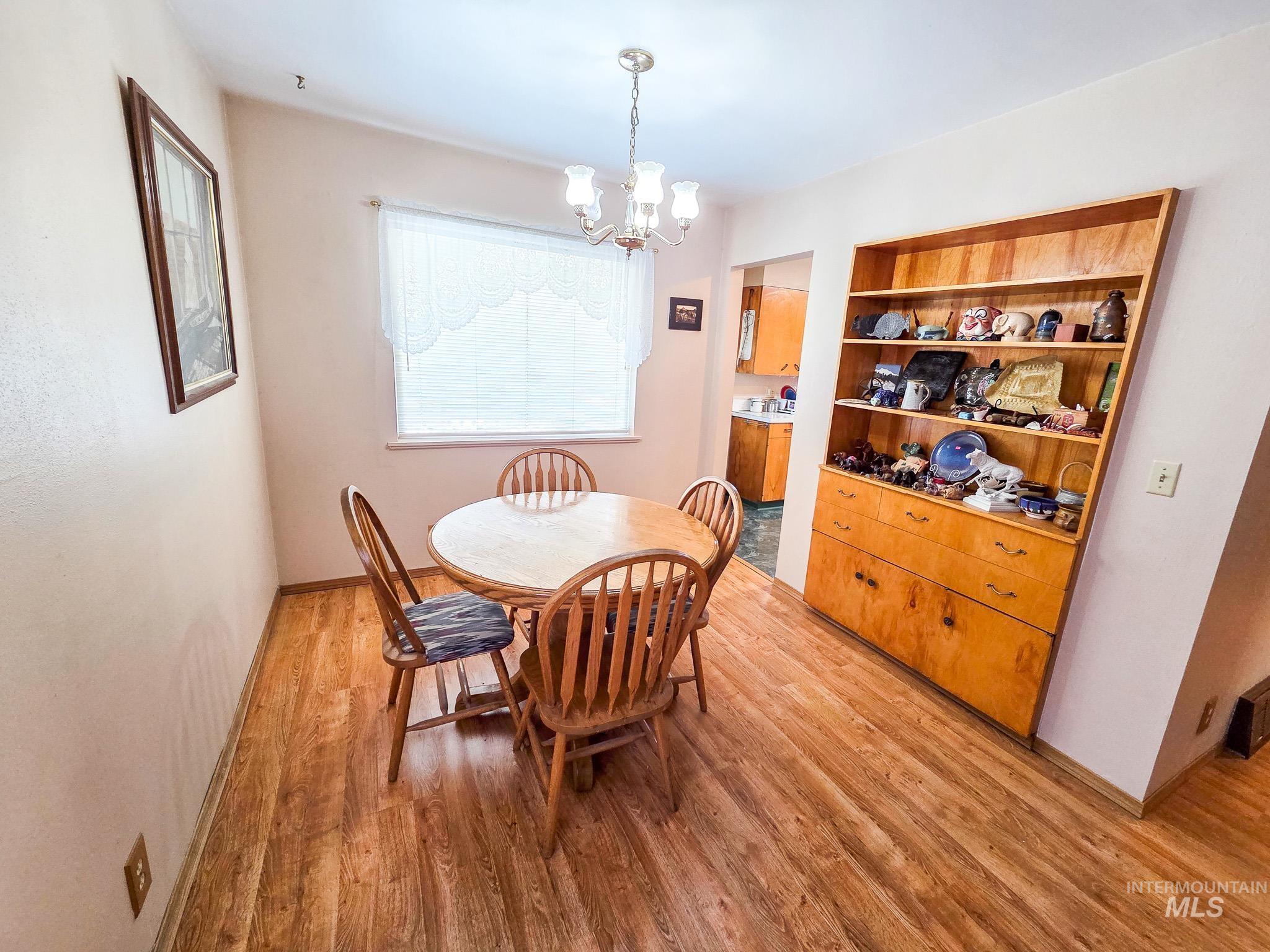 1043 Arlington Property Photo 9