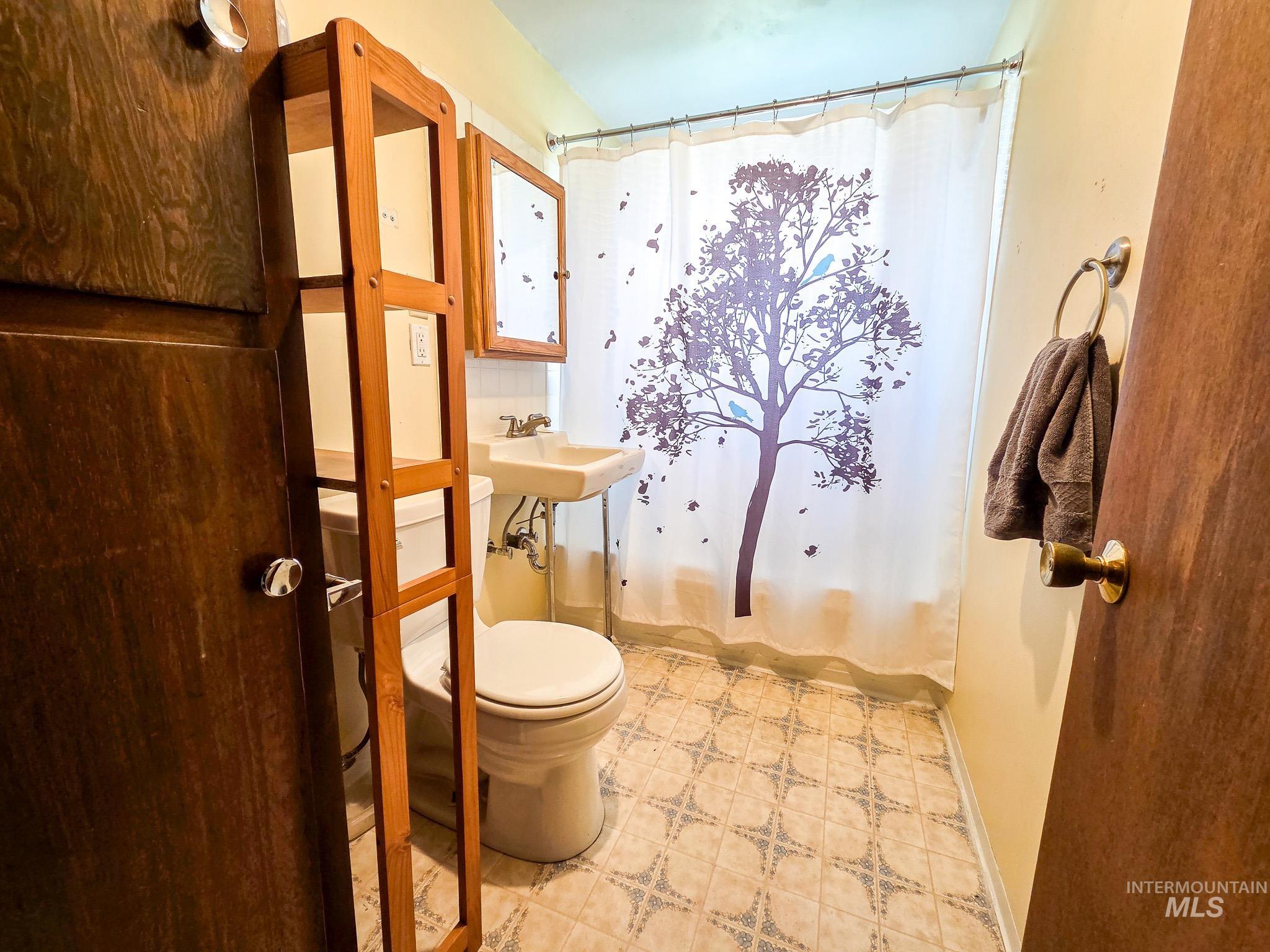 1043 Arlington Property Photo 13