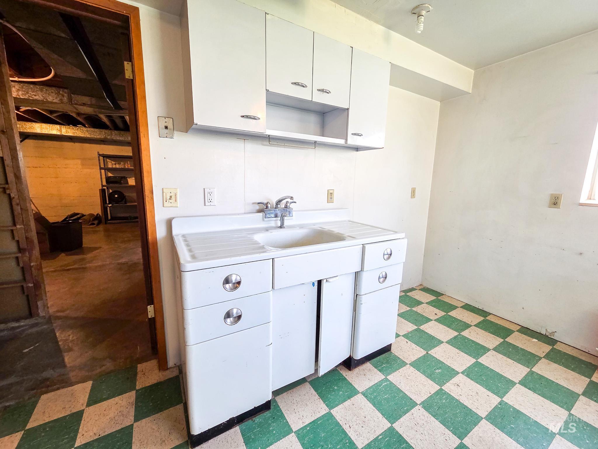 1043 Arlington Property Photo 15