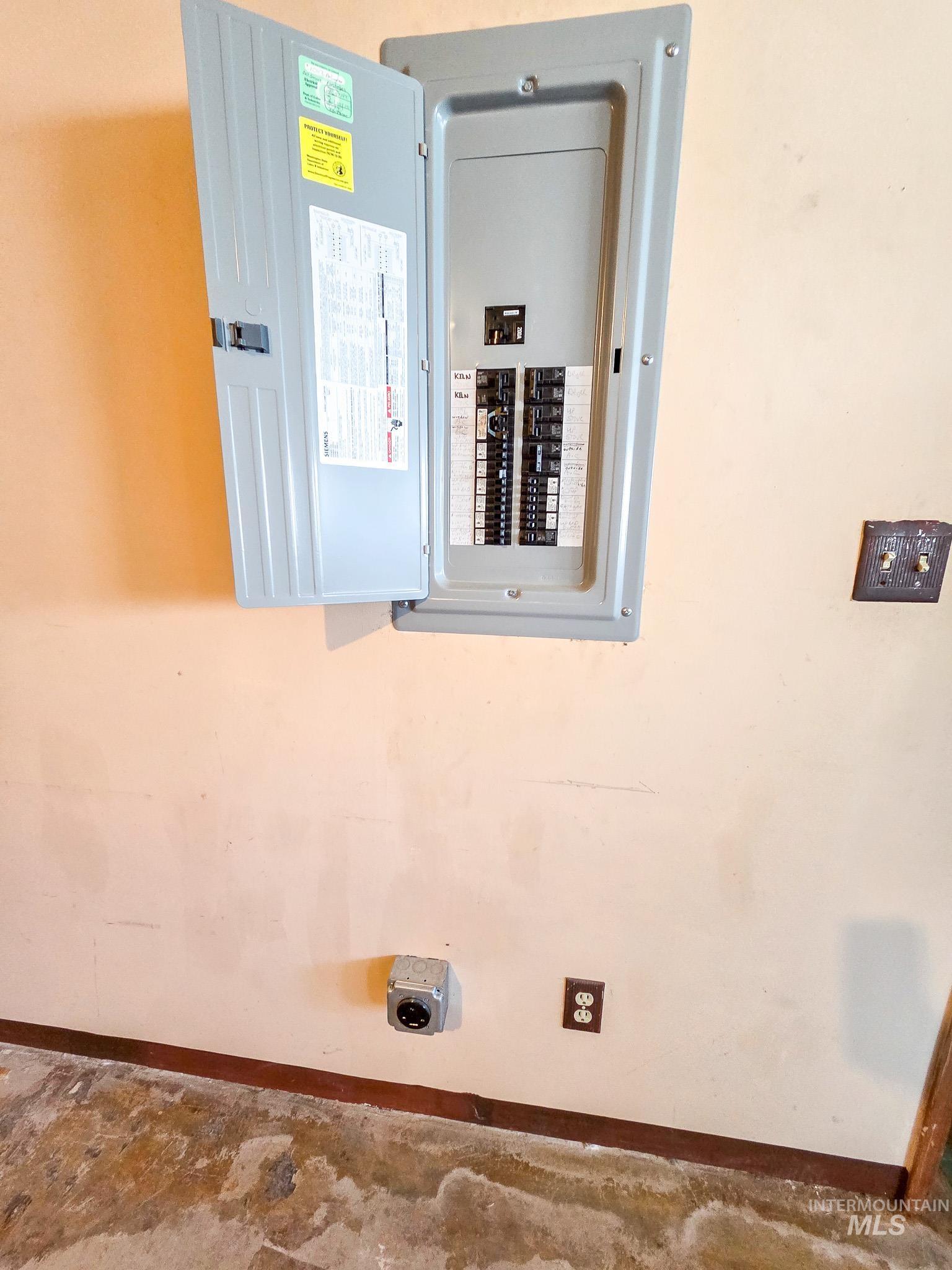 1043 Arlington Property Photo 23