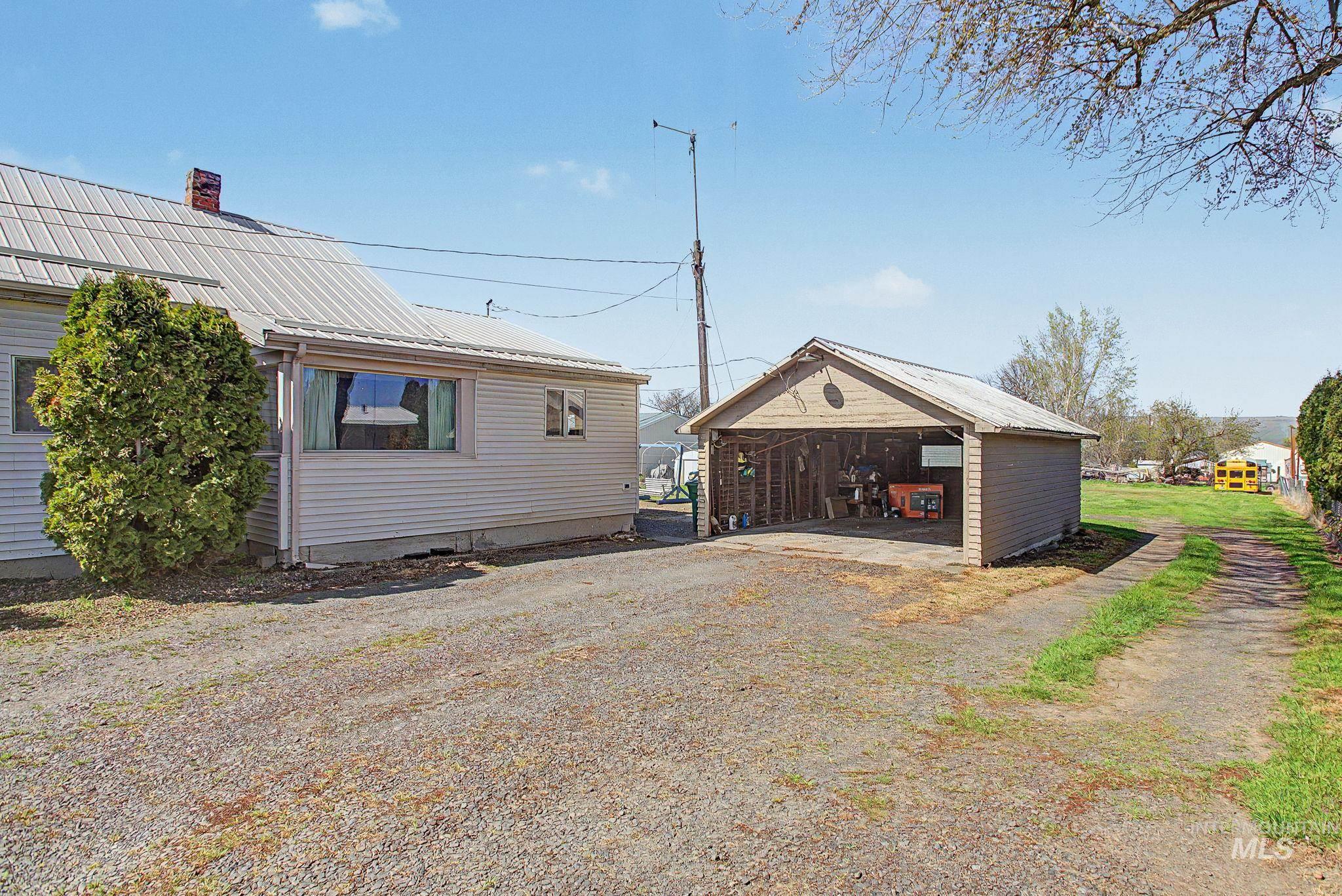715 Bryden Avenue Property Photo 5