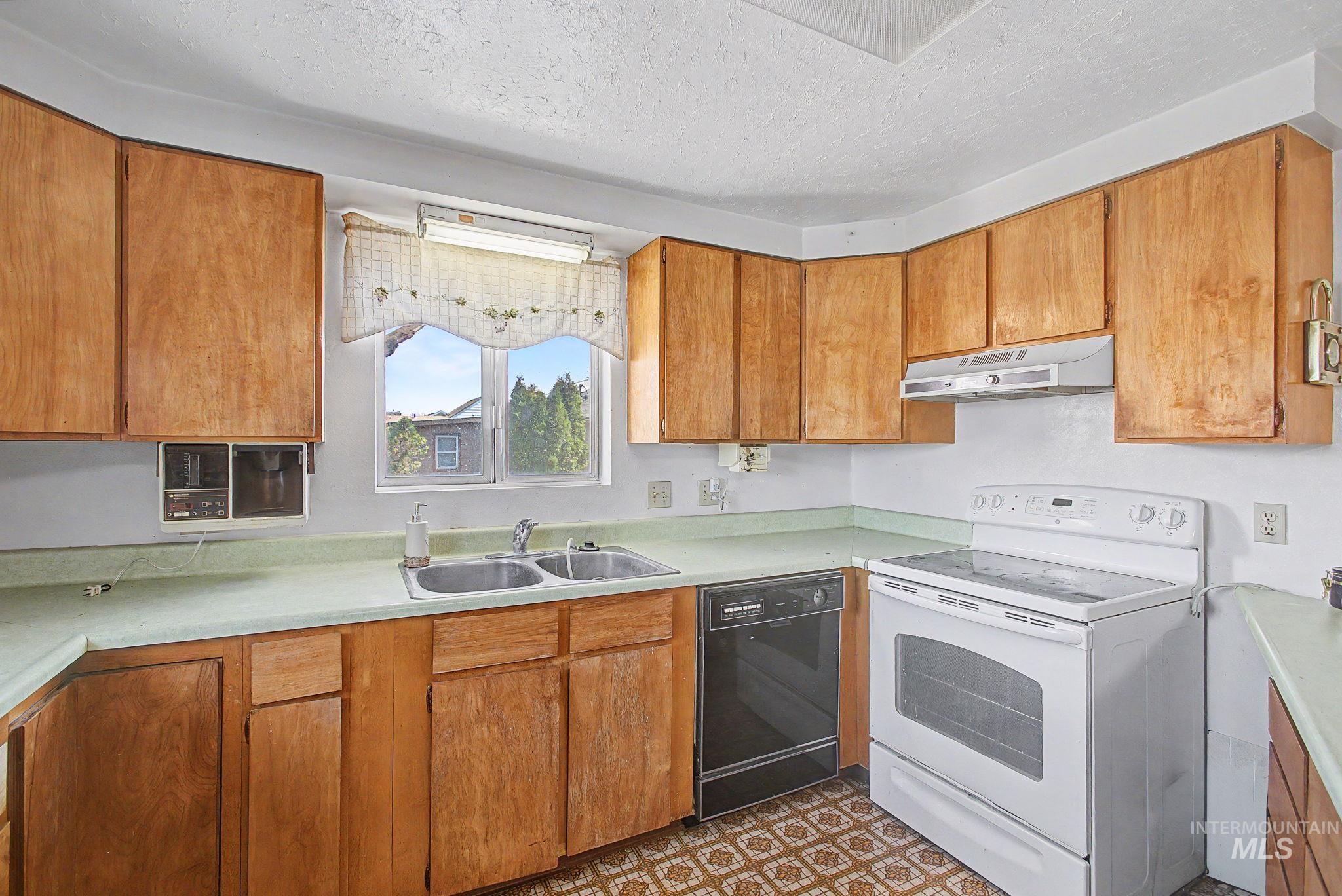 715 Bryden Avenue Property Photo 20
