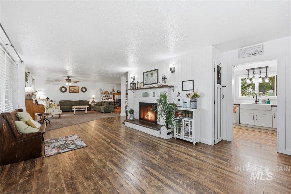 5625 Sunset Rd Property Photo 8