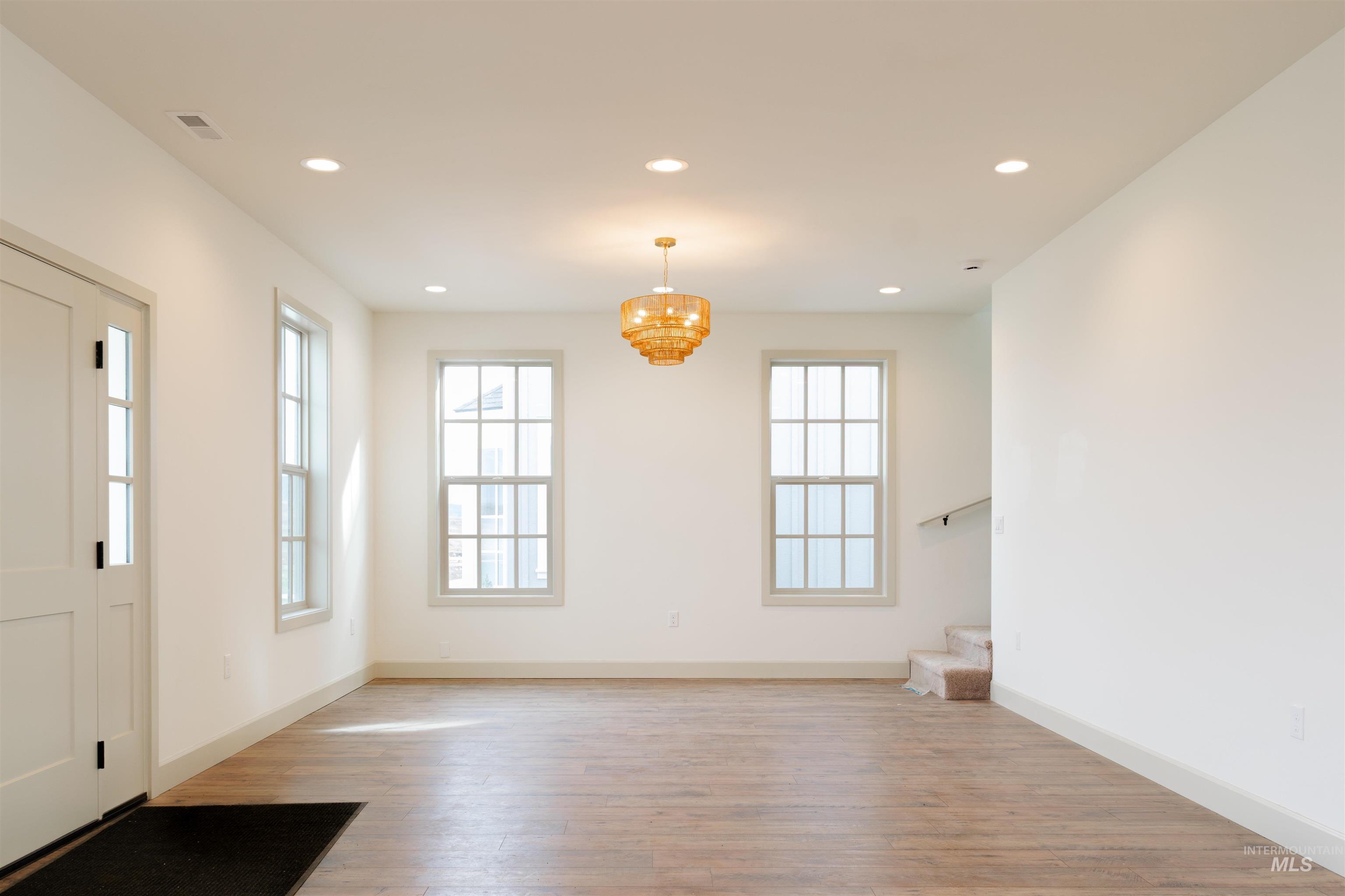 1460 Woodbury Drive 