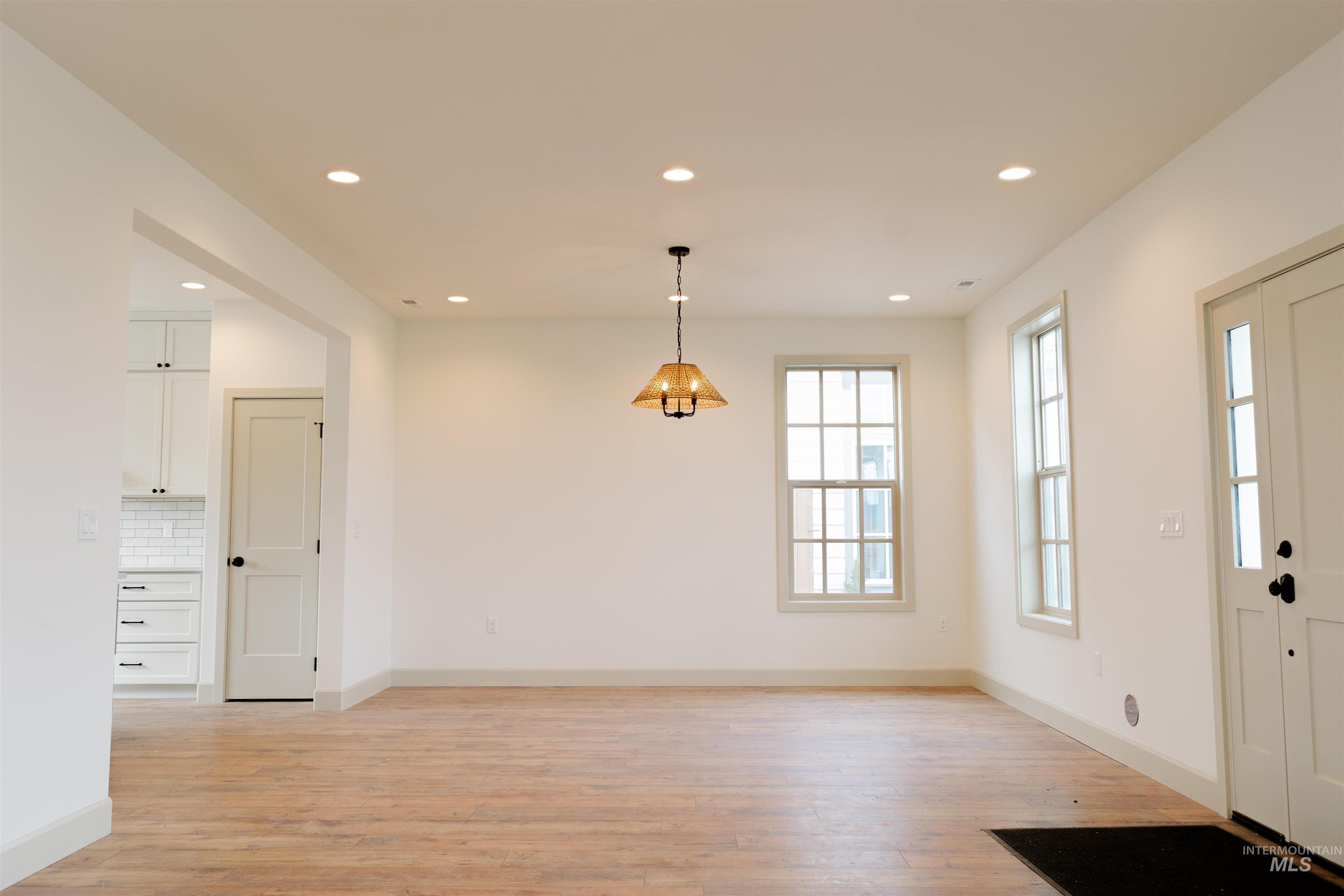 1460 Woodbury Drive 