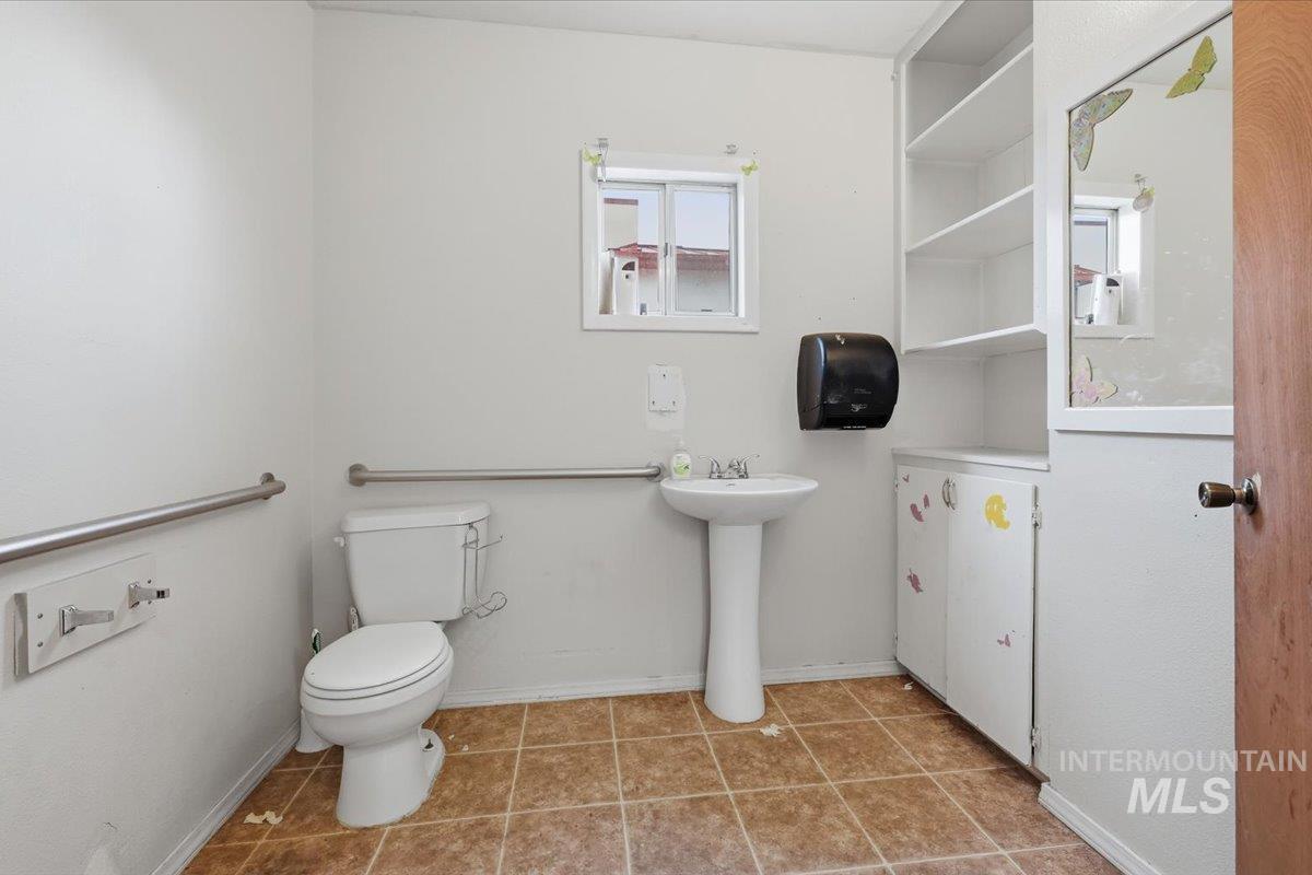 819 12th Ave. S. Property Photo 11