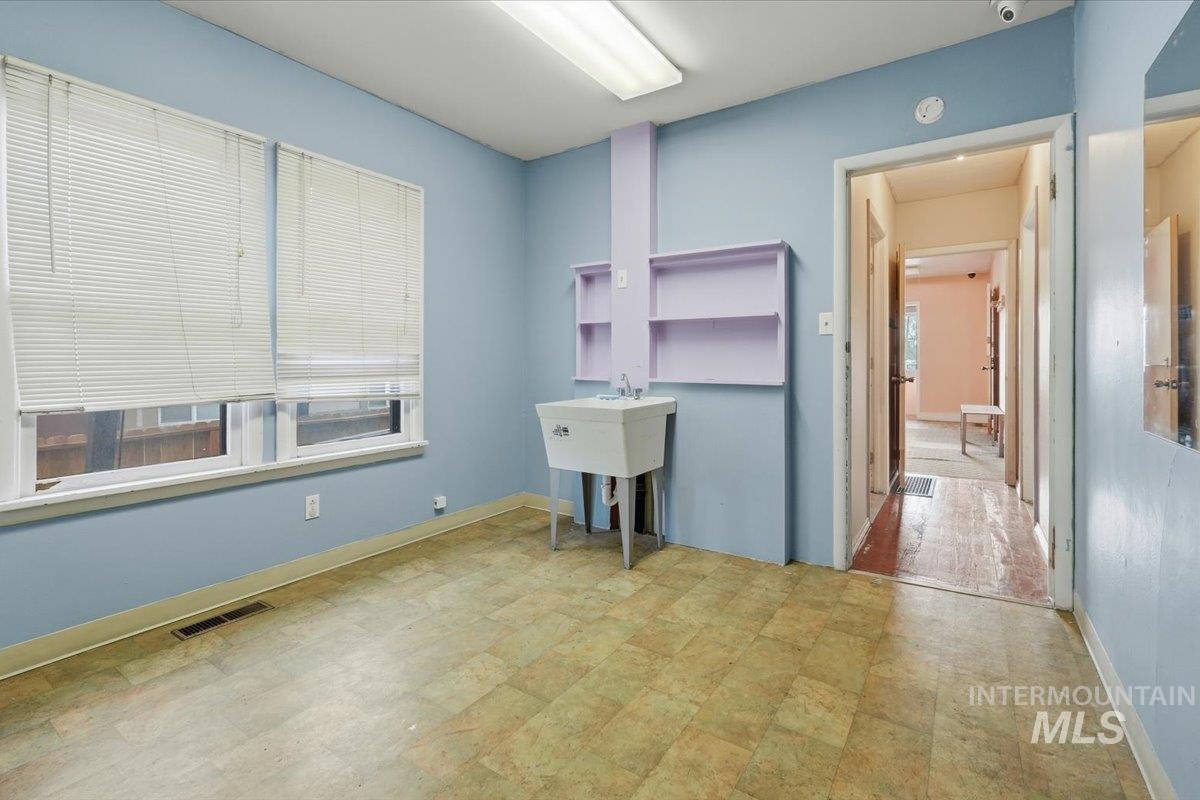819 12th Ave. S. Property Photo 12