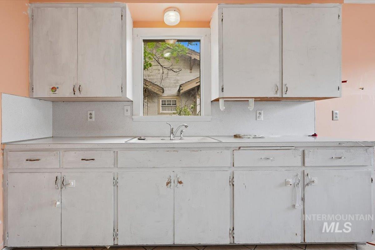 819 12th Ave. S. Property Photo 14