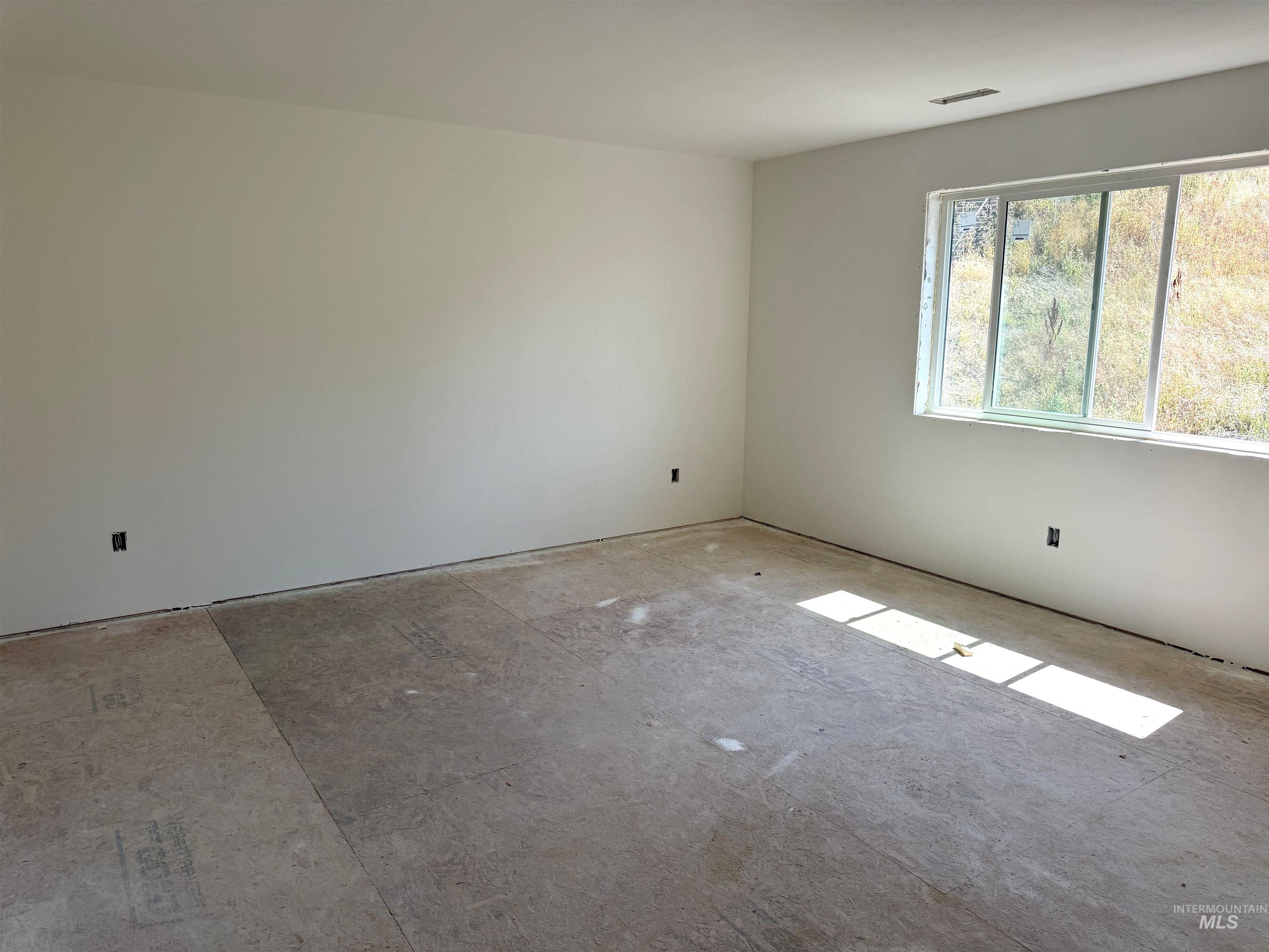 2531 E 3rd Property Photo 6
