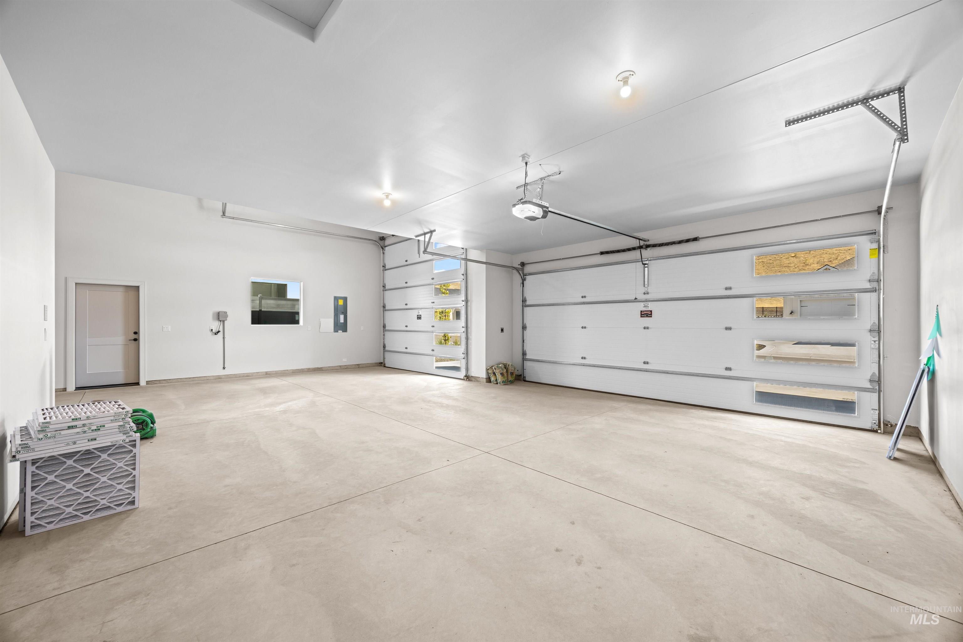 7205 N Firhill Pl Property Photo 3