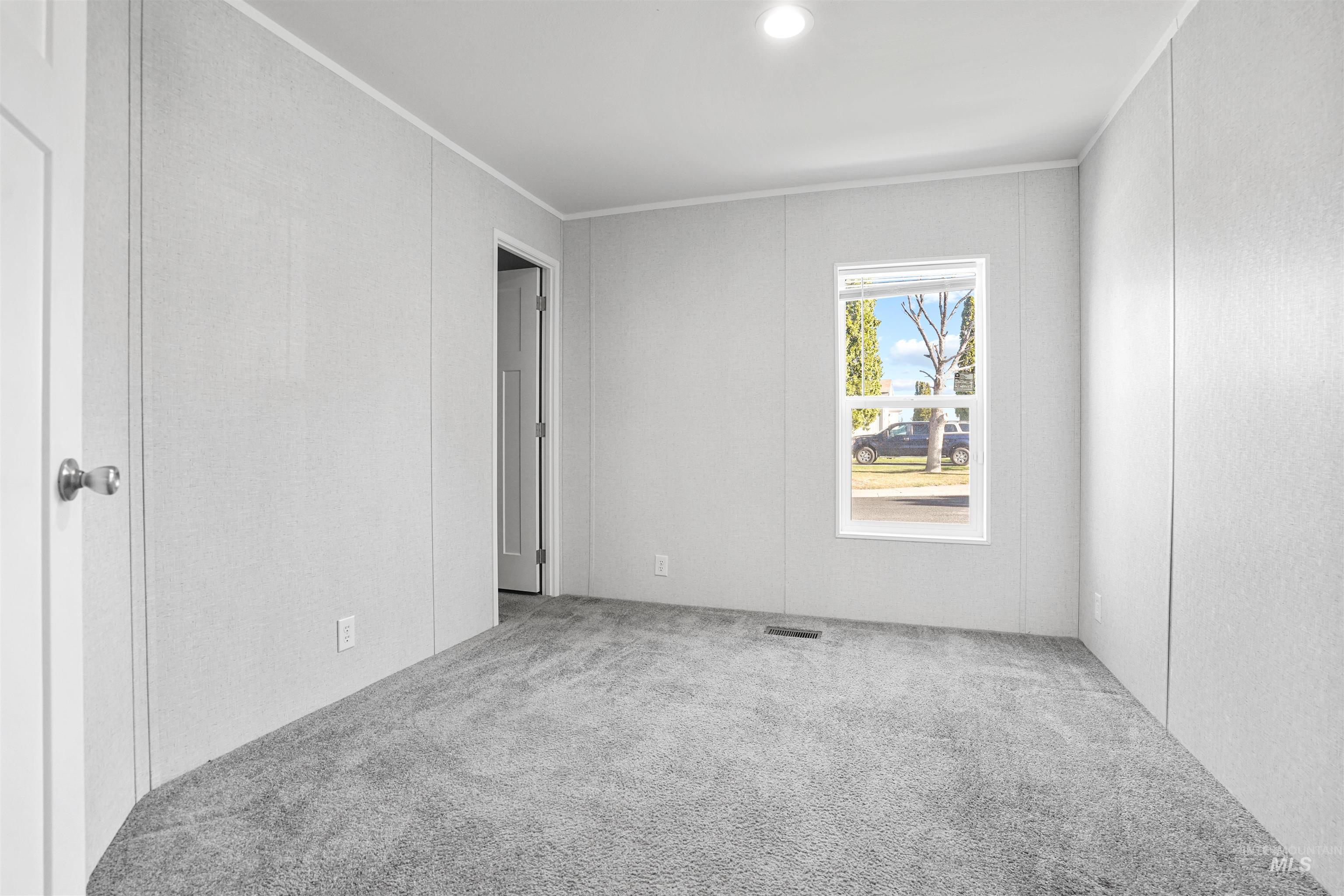 1015 Fir Street Property Photo 10