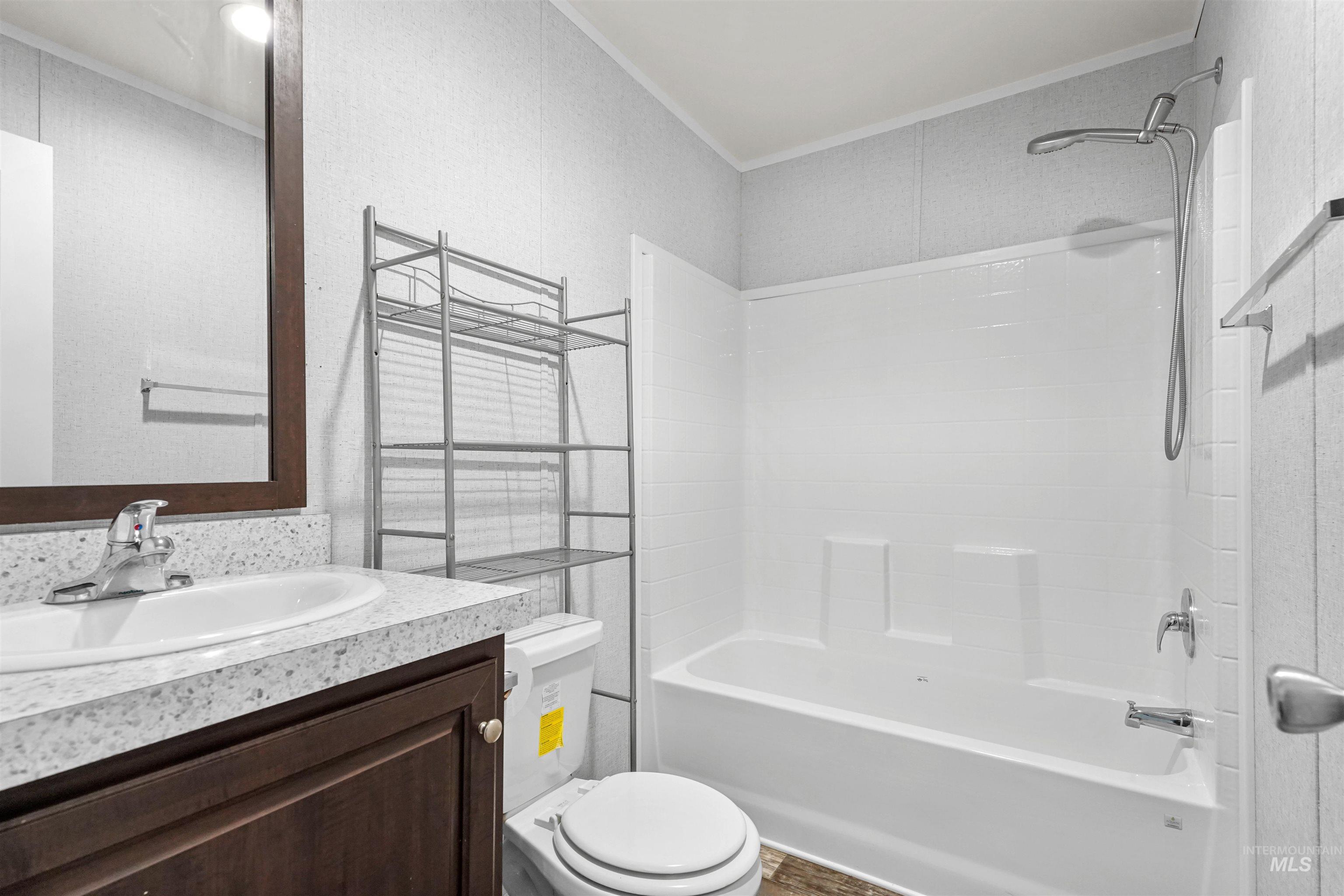 1015 Fir Street Property Photo 11