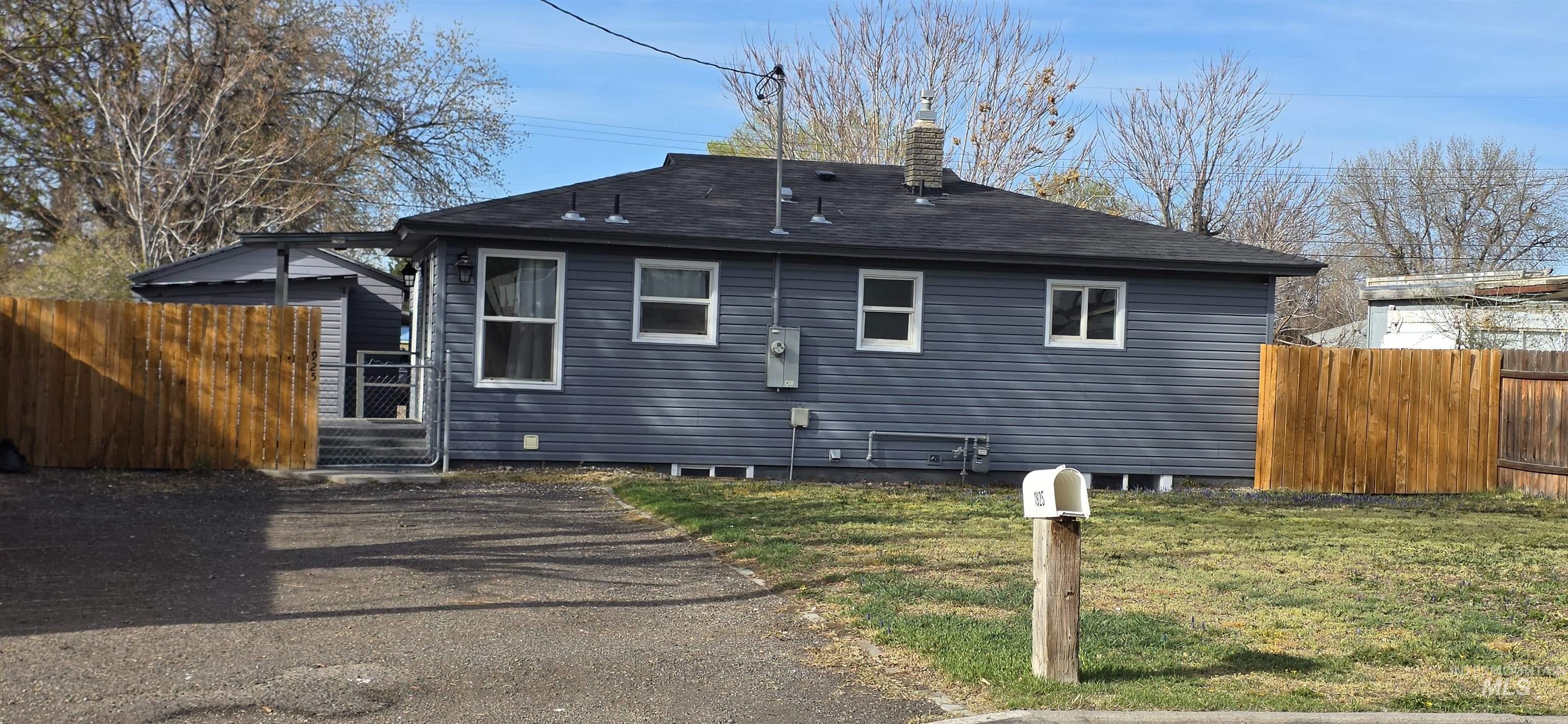 1925 Poplar Ave. Property Photo 1