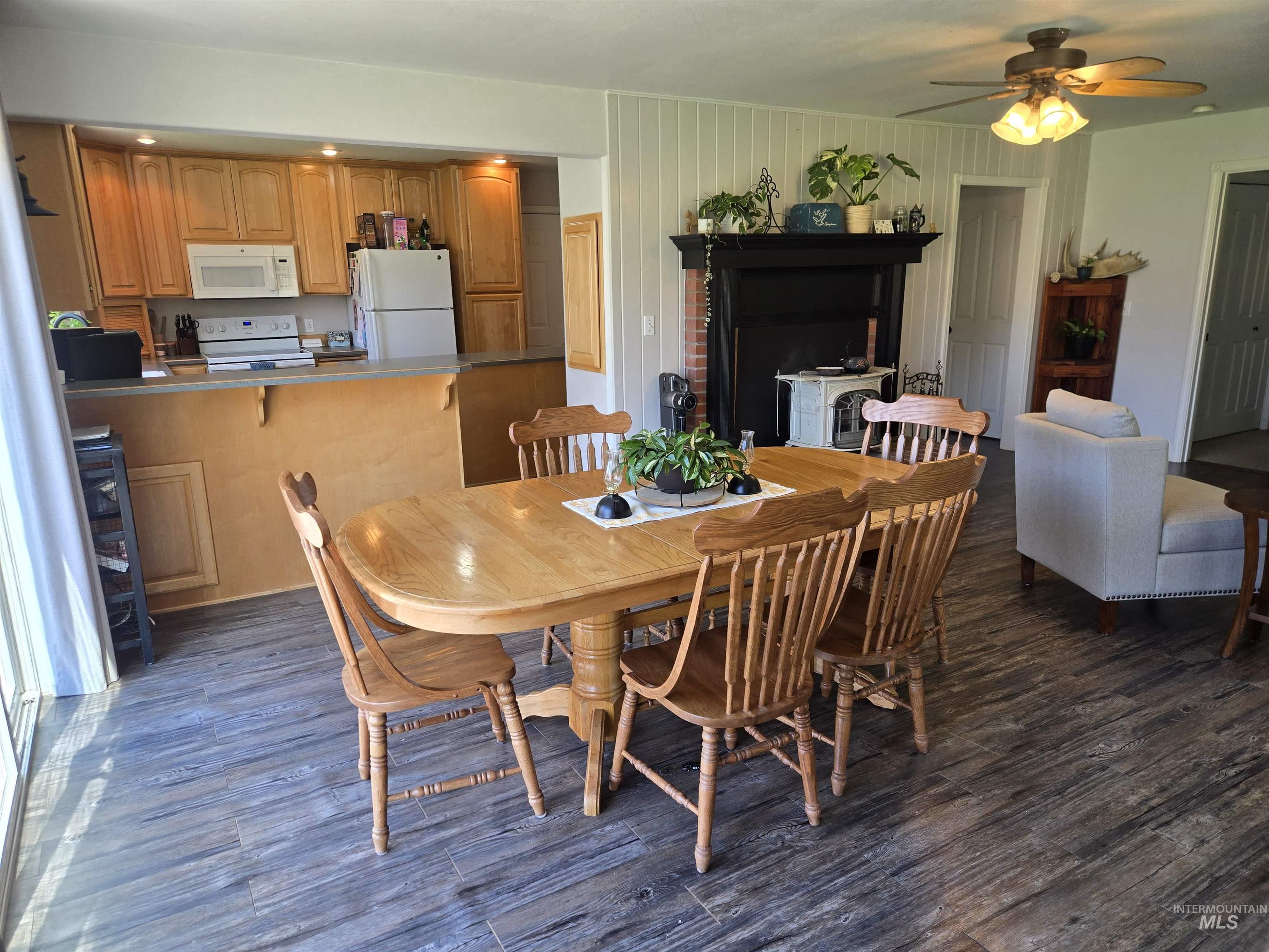 17082 Snake River Road Property Photo 5