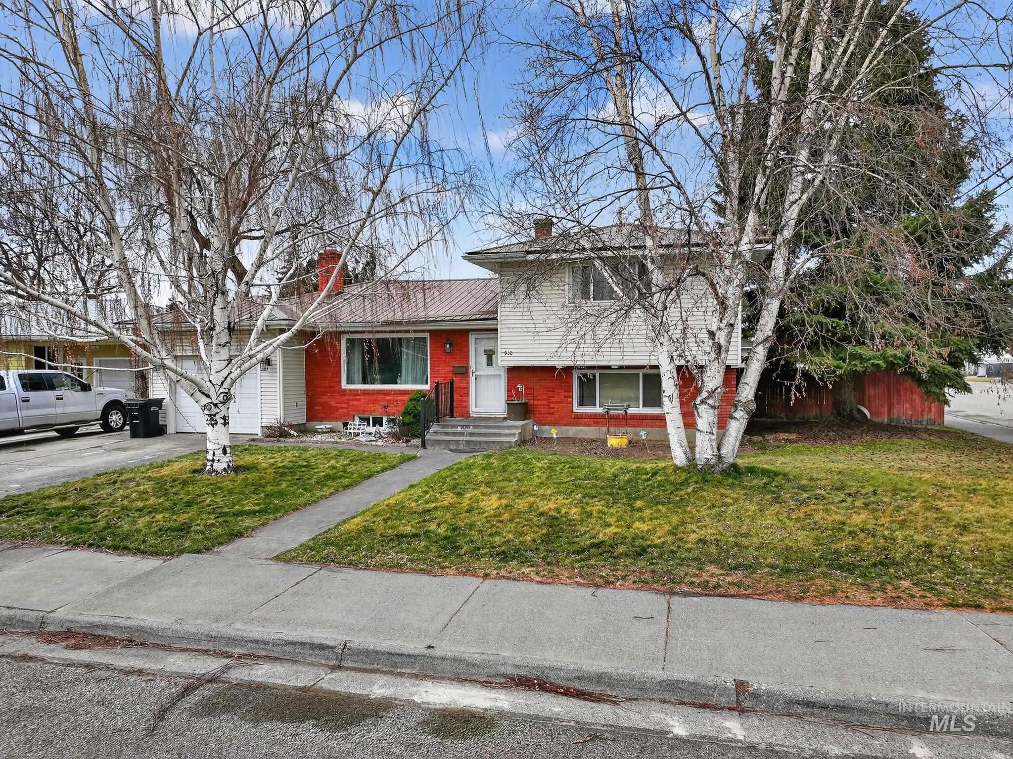 900 Stanger Avenue Property Photo 1