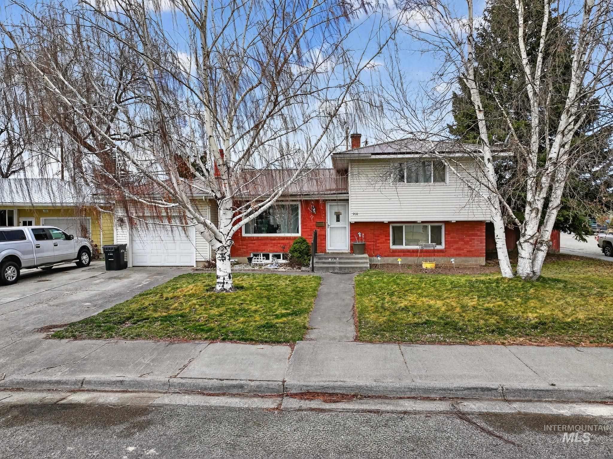 900 Stanger Avenue Property Photo 2