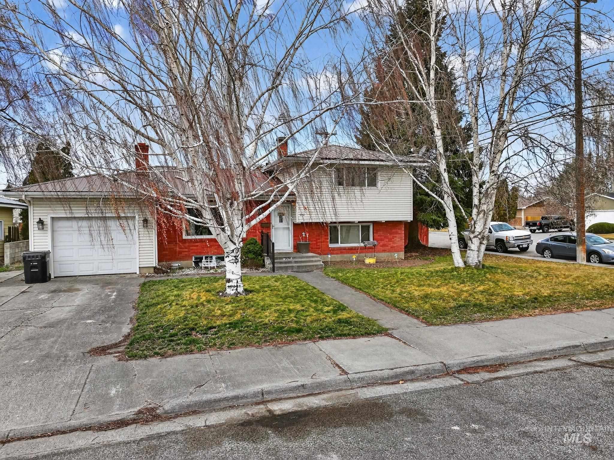 900 Stanger Avenue Property Photo 3