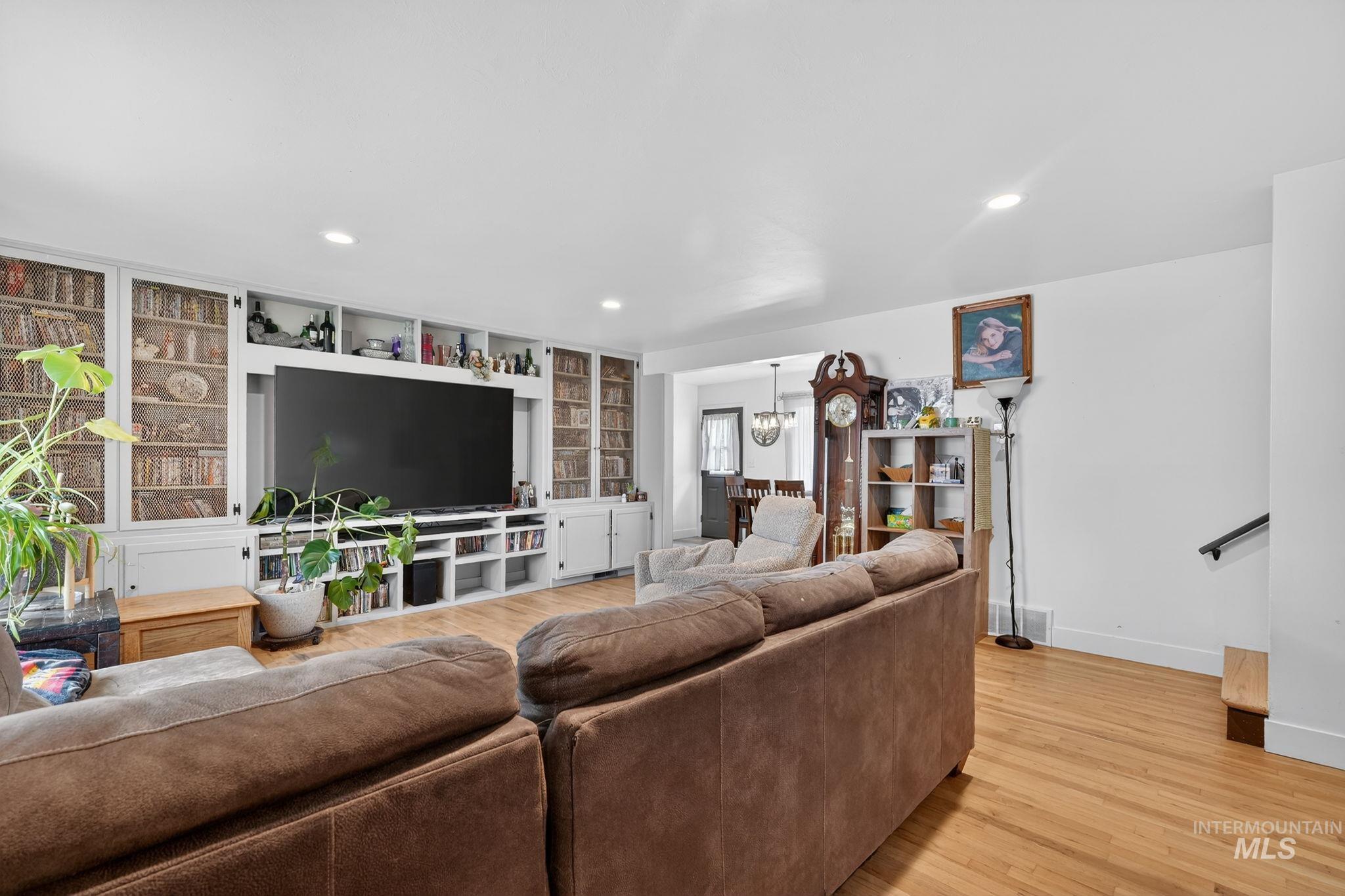 900 Stanger Avenue Property Photo 28