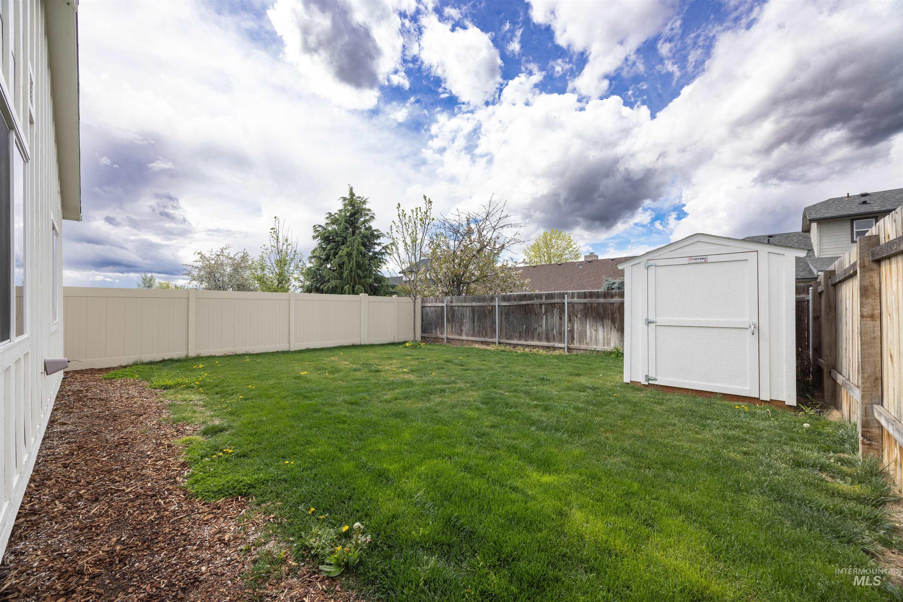 983 N Nichole Ave Property Photo 18