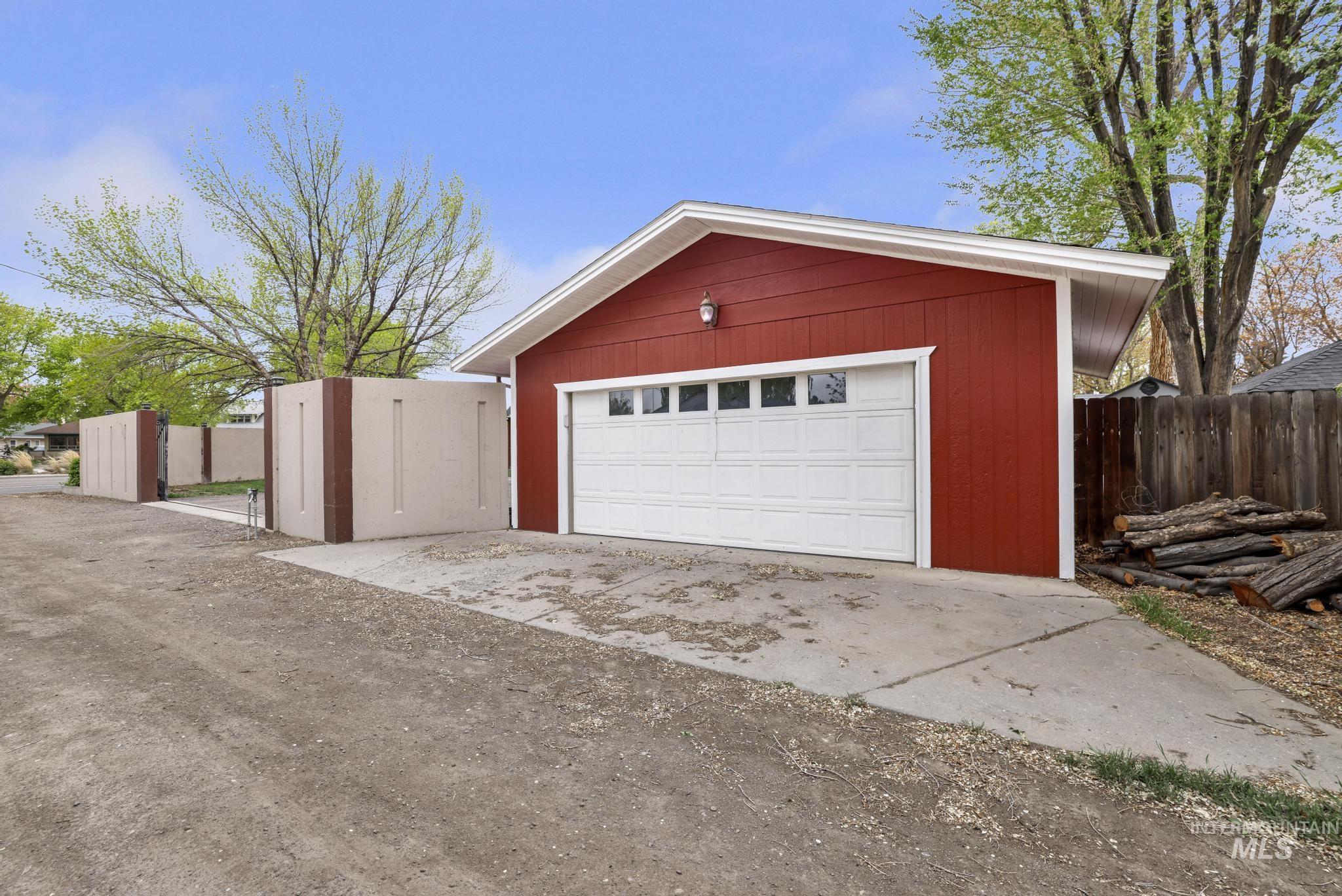 102 Fillmore Property Photo 44
