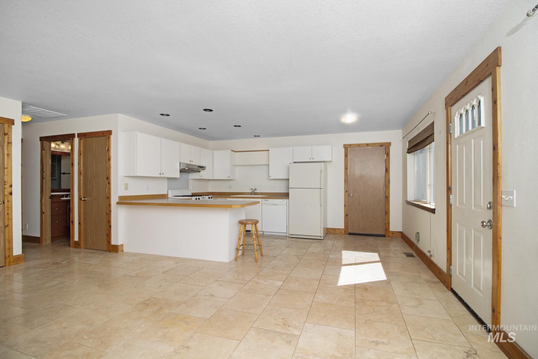 951 Forest Bend Dr Property Photo 5